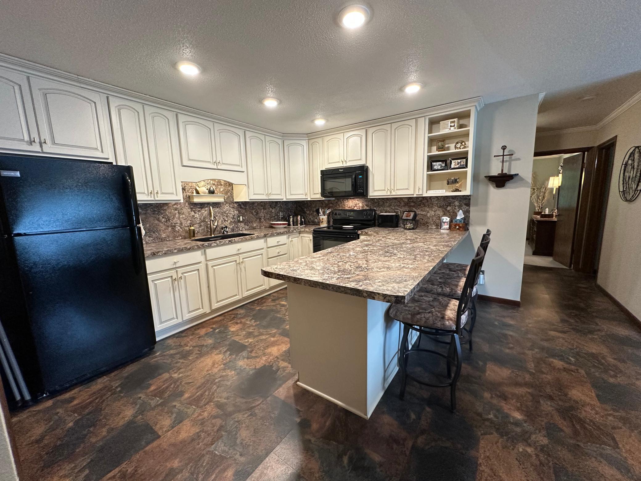 1968 condo for sale at 530 6th Avenue W, Unit 3 in West Fargo, ND — 2 bed, 1 bath (photo 7 of 40)