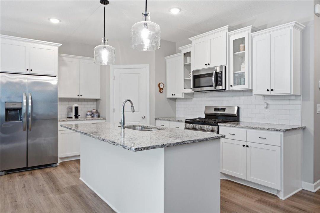 2023 single family home for sale at 31594 Green Scene Drive in Breezy Point, MN — 4 bed, 3 bath (photo 5 of 38)