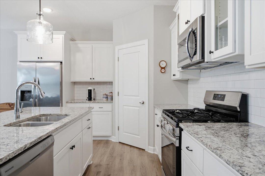 2023 single family home for sale at 31594 Green Scene Drive in Breezy Point, MN — 4 bed, 3 bath (photo 6 of 38)