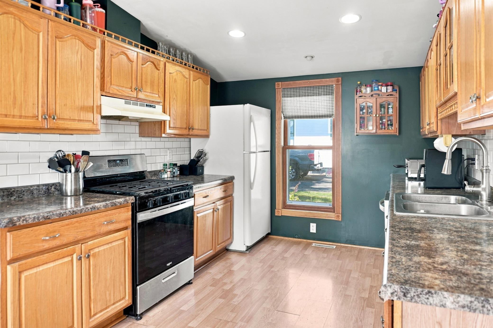 1885 single family home for sale at 408 Central Avenue in Osakis, MN — 3 bed, 2 bath (photo 2 of 23)