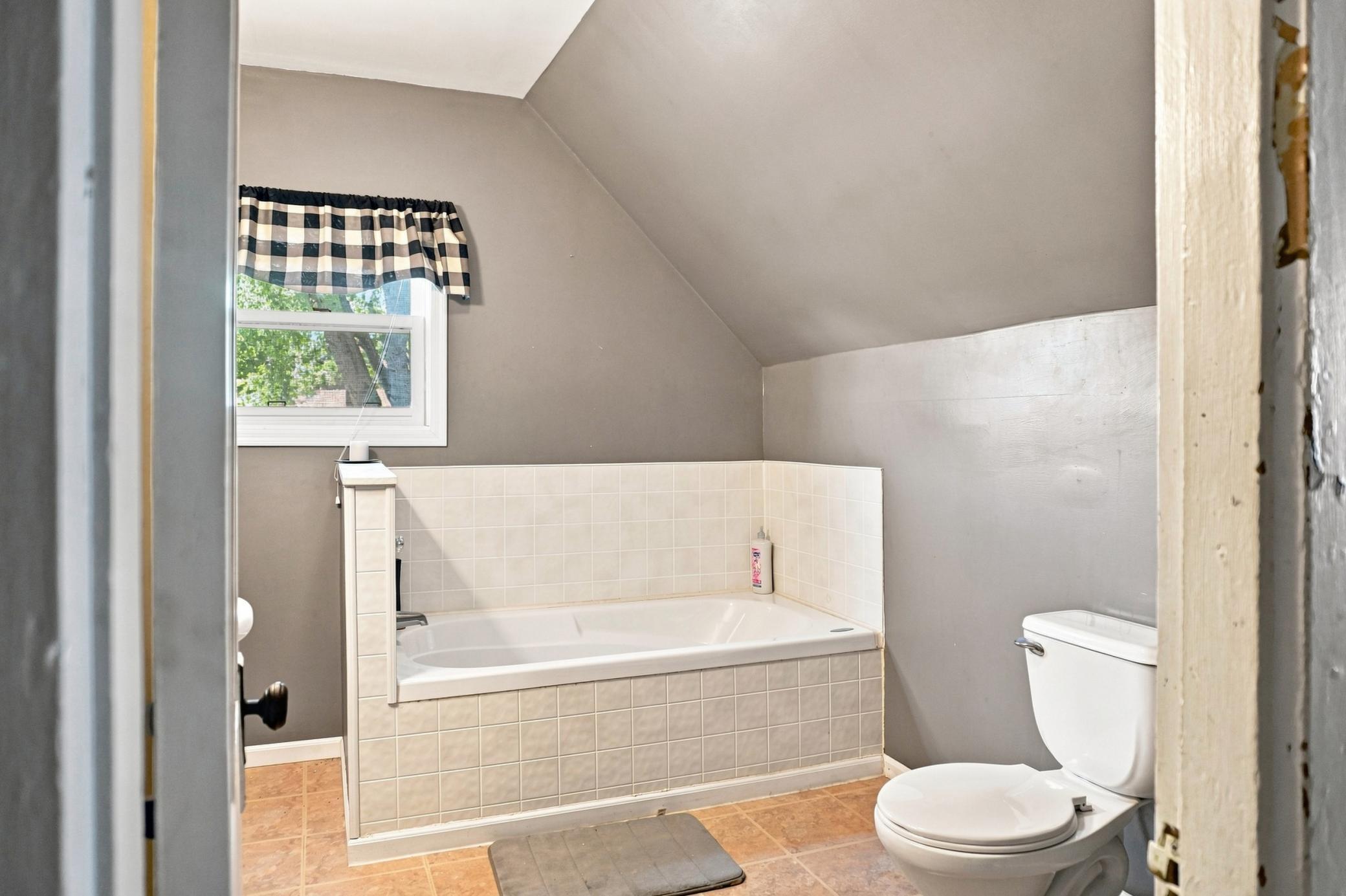 1885 single family home for sale at 408 Central Avenue in Osakis, MN — 3 bed, 2 bath (photo 15 of 23)