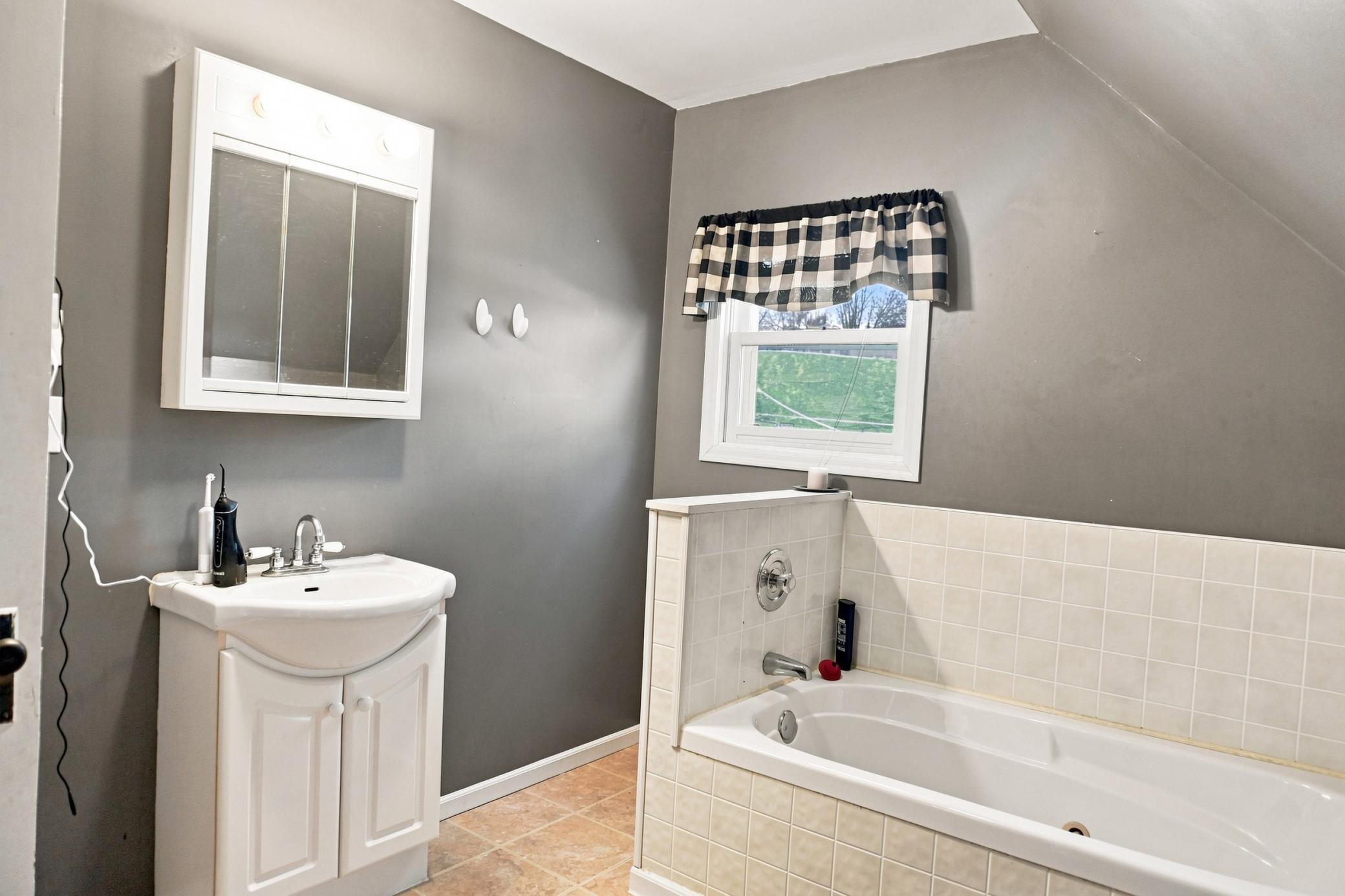 1885 single family home for sale at 408 Central Avenue in Osakis, MN — 3 bed, 2 bath (photo 16 of 23)