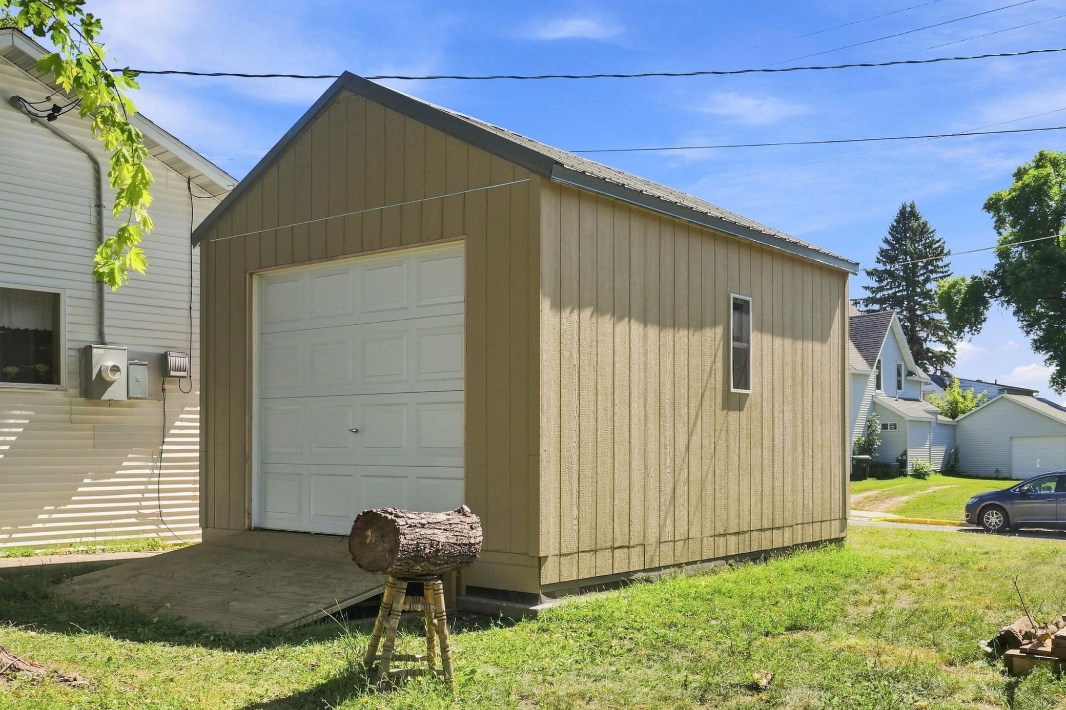 1885 single family home for sale at 408 Central Avenue in Osakis, MN — 3 bed, 2 bath (photo 21 of 23)