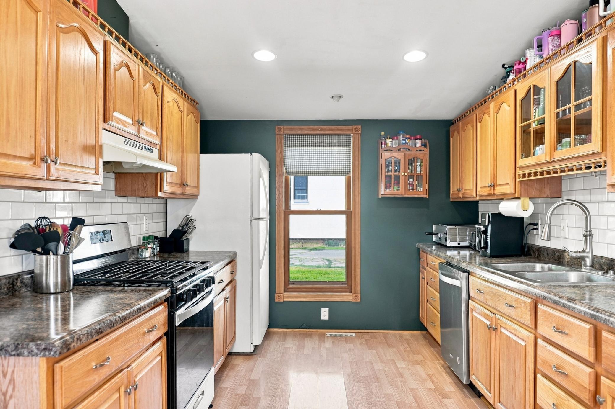 1885 single family home for sale at 408 Central Avenue in Osakis, MN — 3 bed, 2 bath (photo 4 of 23)