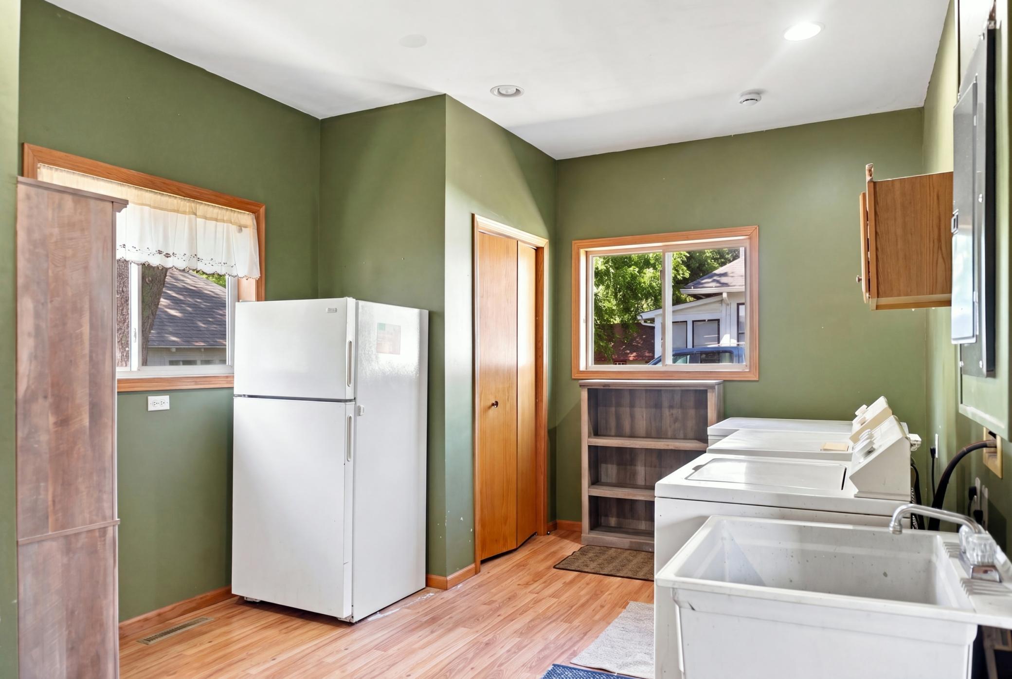 1885 single family home for sale at 408 Central Avenue in Osakis, MN — 3 bed, 2 bath (photo 9 of 23)
