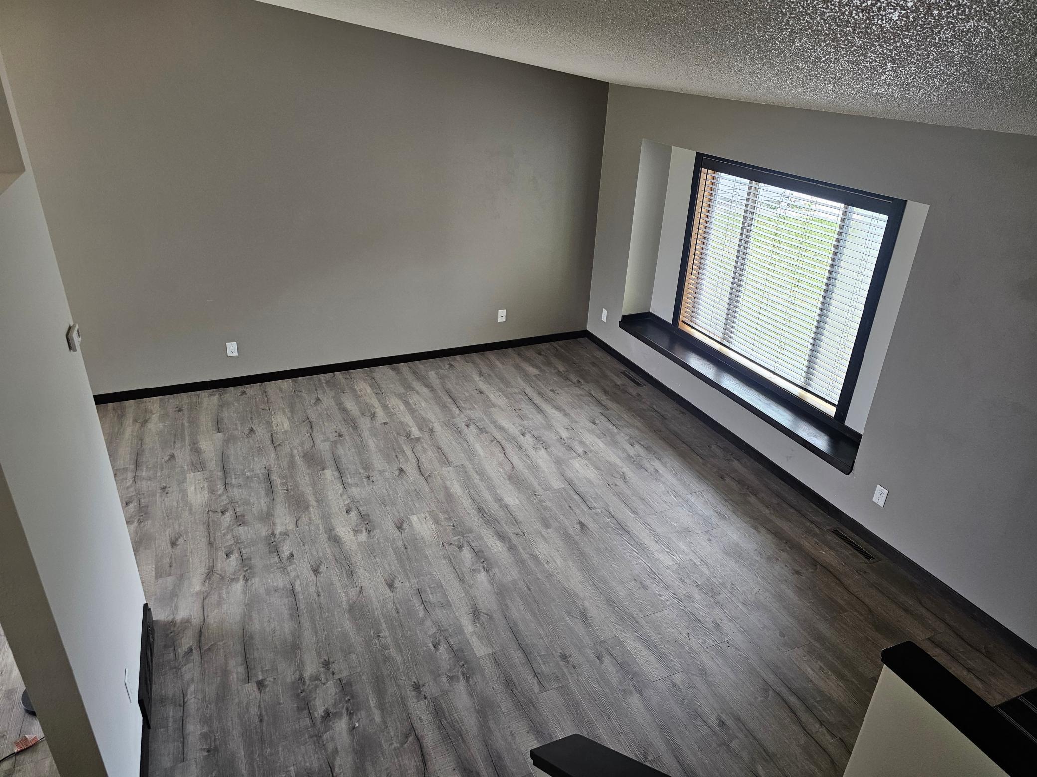 1994 single family home for sale at 3616 Village Green Lane in Moorhead, MN — 4 bed, 2 bath (photo 2 of 35)