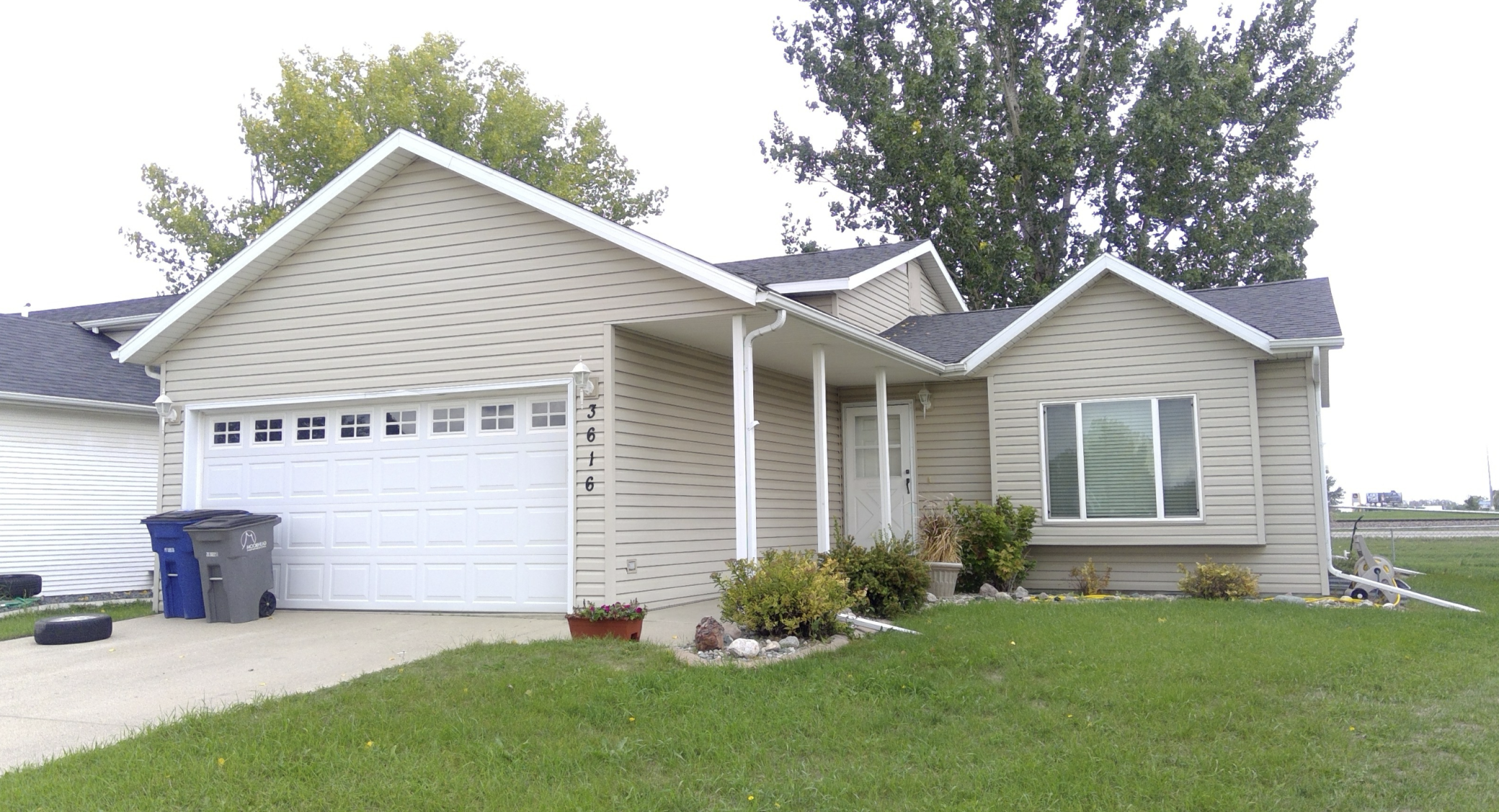 1994 single family home for sale at 3616 Village Green Lane in Moorhead, MN — 4 bed, 2 bath (photo 35 of 35)