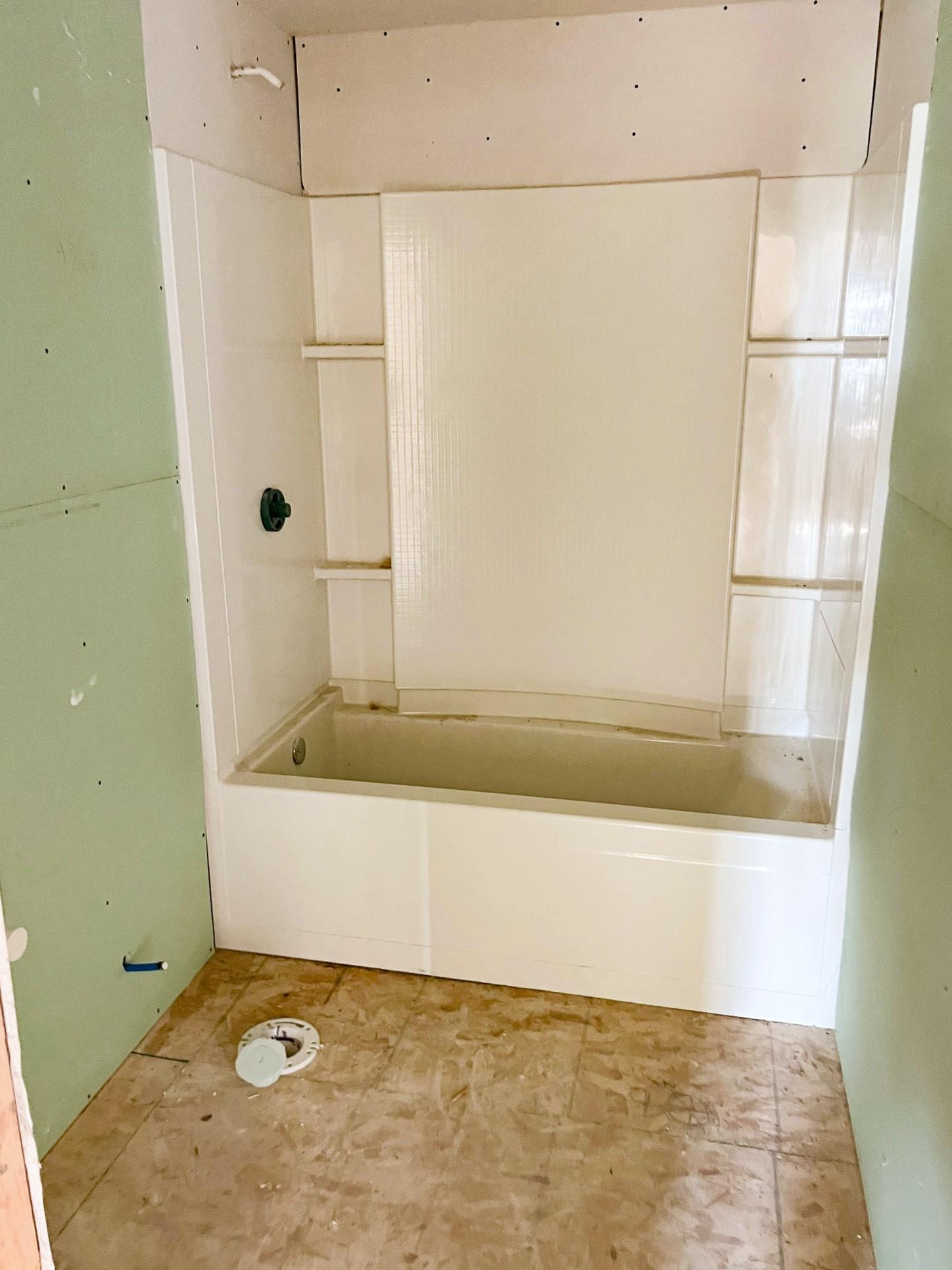 1980 single family home for sale at 423 3rd Avenue in Mapleton, ND — 4 bed, 3 bath (photo 22 of 30)