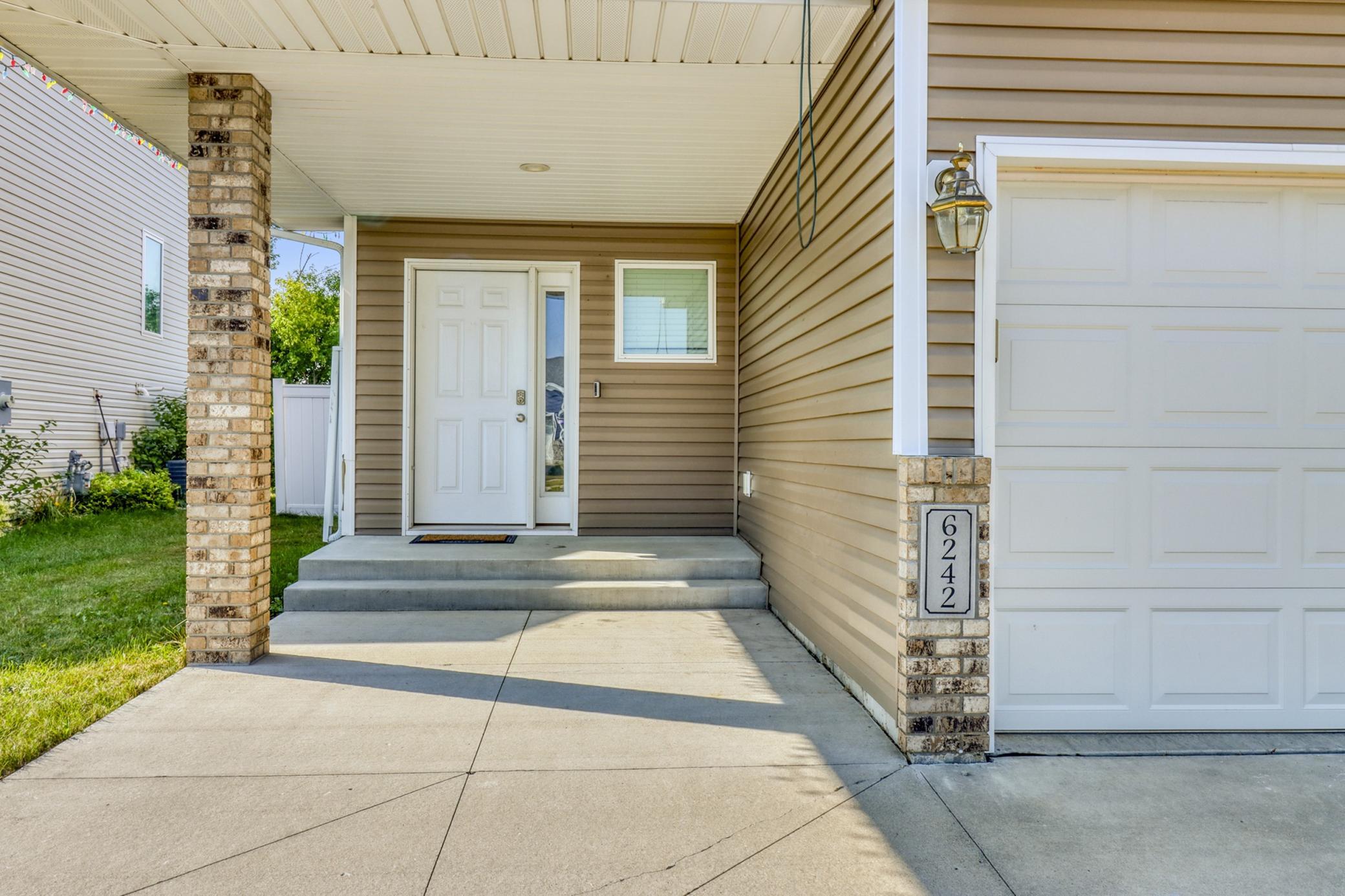 2017 single family home for sale at 6242 63rd Avenue S in Fargo, ND — 4 bed, 3 bath (photo 2 of 44)