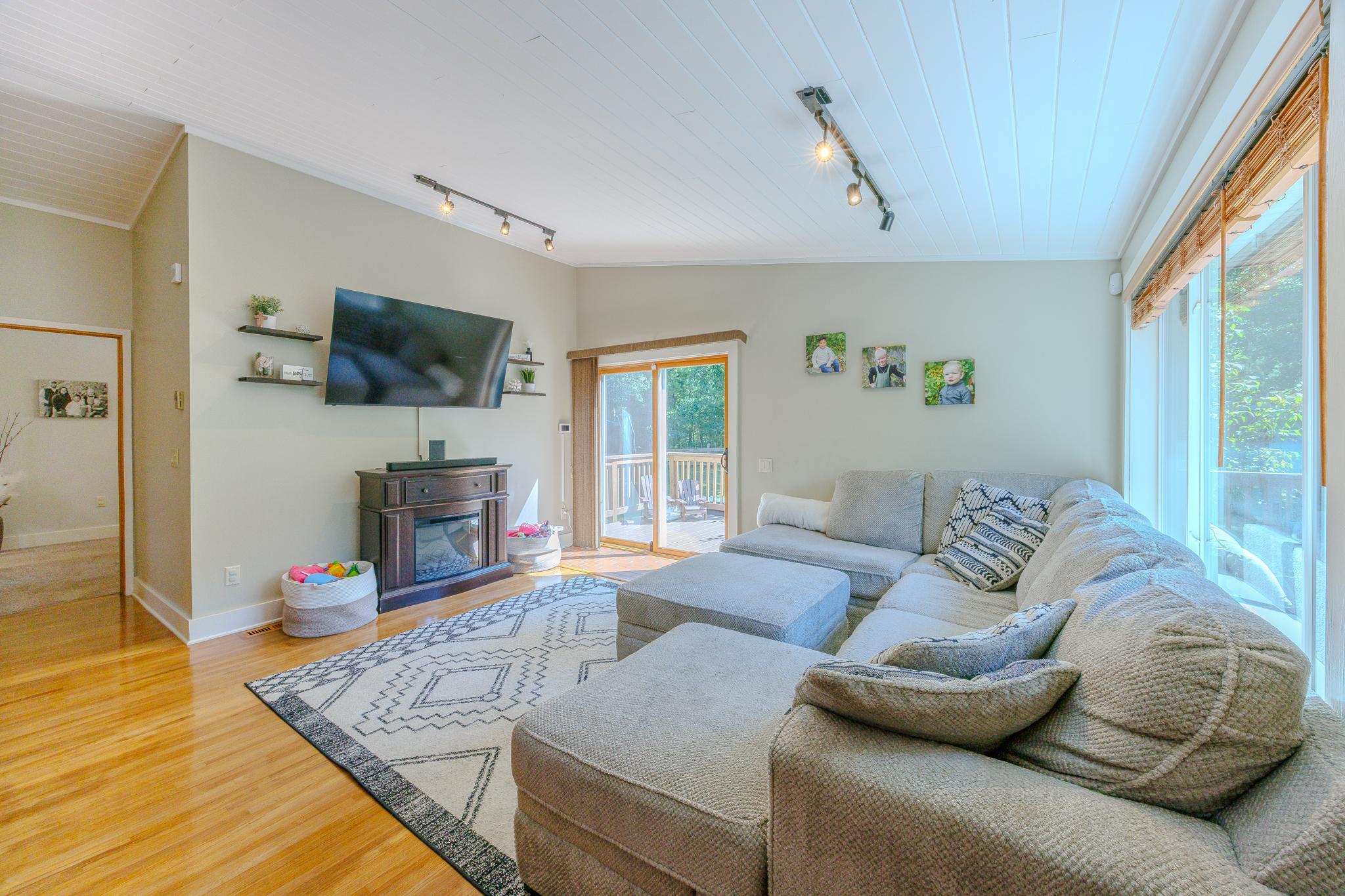 1996 single family home for sale at 6351 Island View Drive NE in Bemidji, MN — 4 bed, 3 bath (photo 14 of 90)