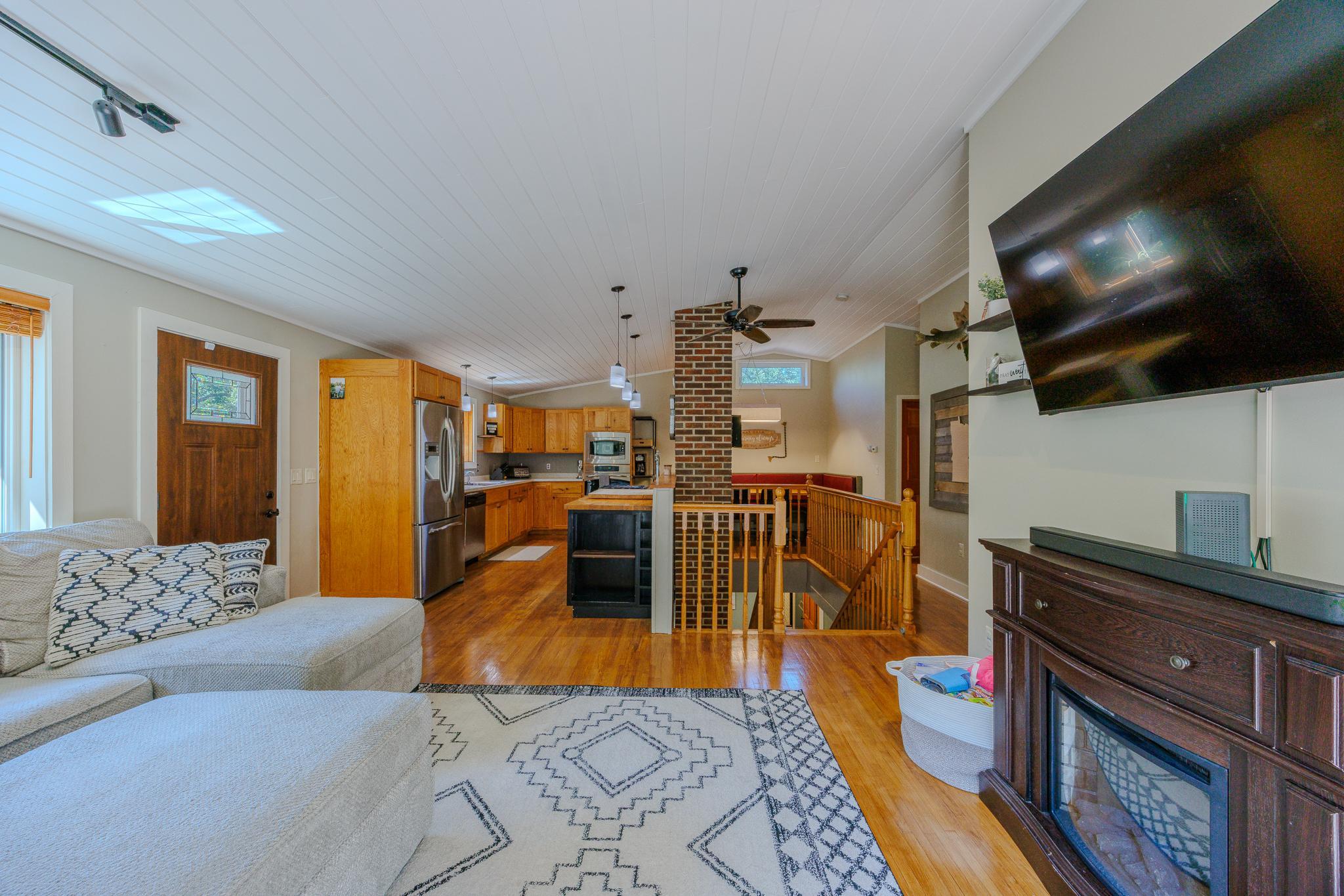 1996 single family home for sale at 6351 Island View Drive NE in Bemidji, MN — 4 bed, 3 bath (photo 16 of 90)