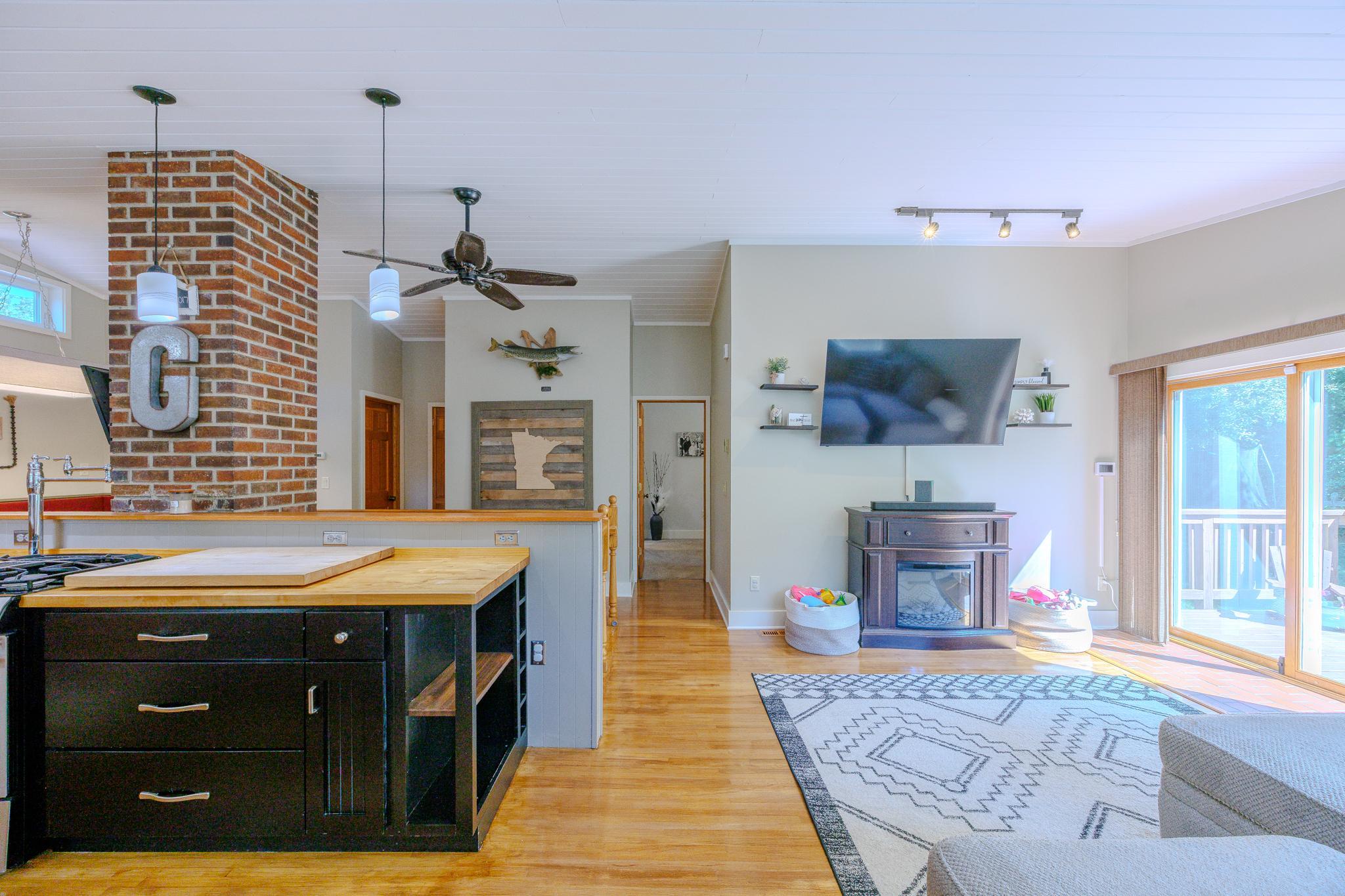 1996 single family home for sale at 6351 Island View Drive NE in Bemidji, MN — 4 bed, 3 bath (photo 3 of 90)