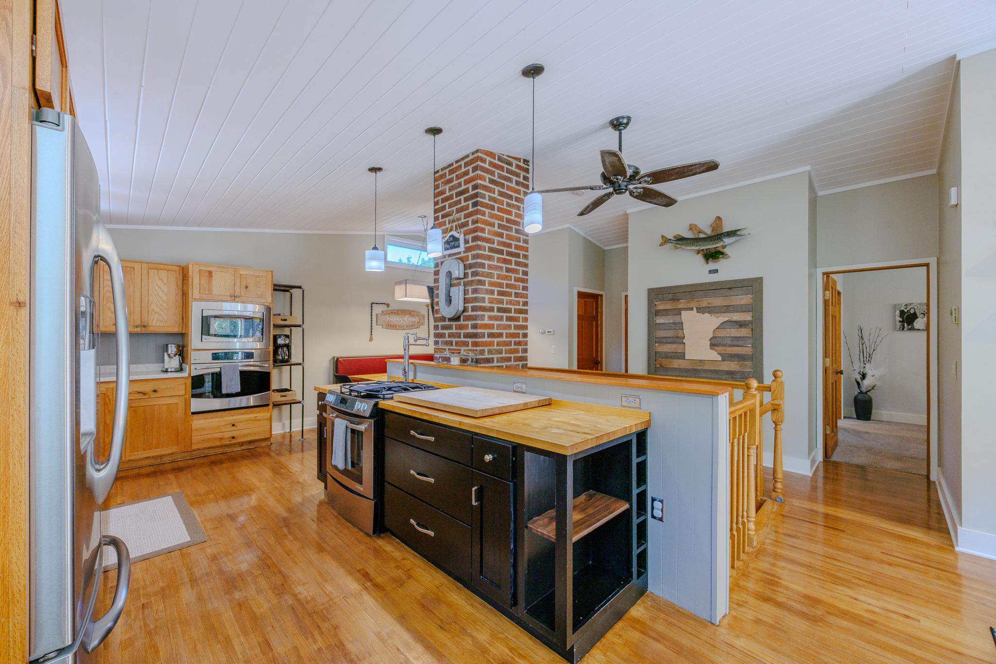 1996 single family home for sale at 6351 Island View Drive NE in Bemidji, MN — 4 bed, 3 bath (photo 4 of 90)