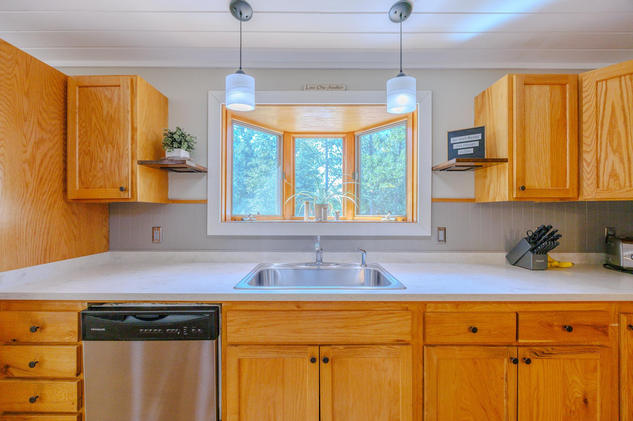 1996 single family home for sale at 6351 Island View Drive NE in Bemidji, MN — 4 bed, 3 bath (photo 7 of 90)