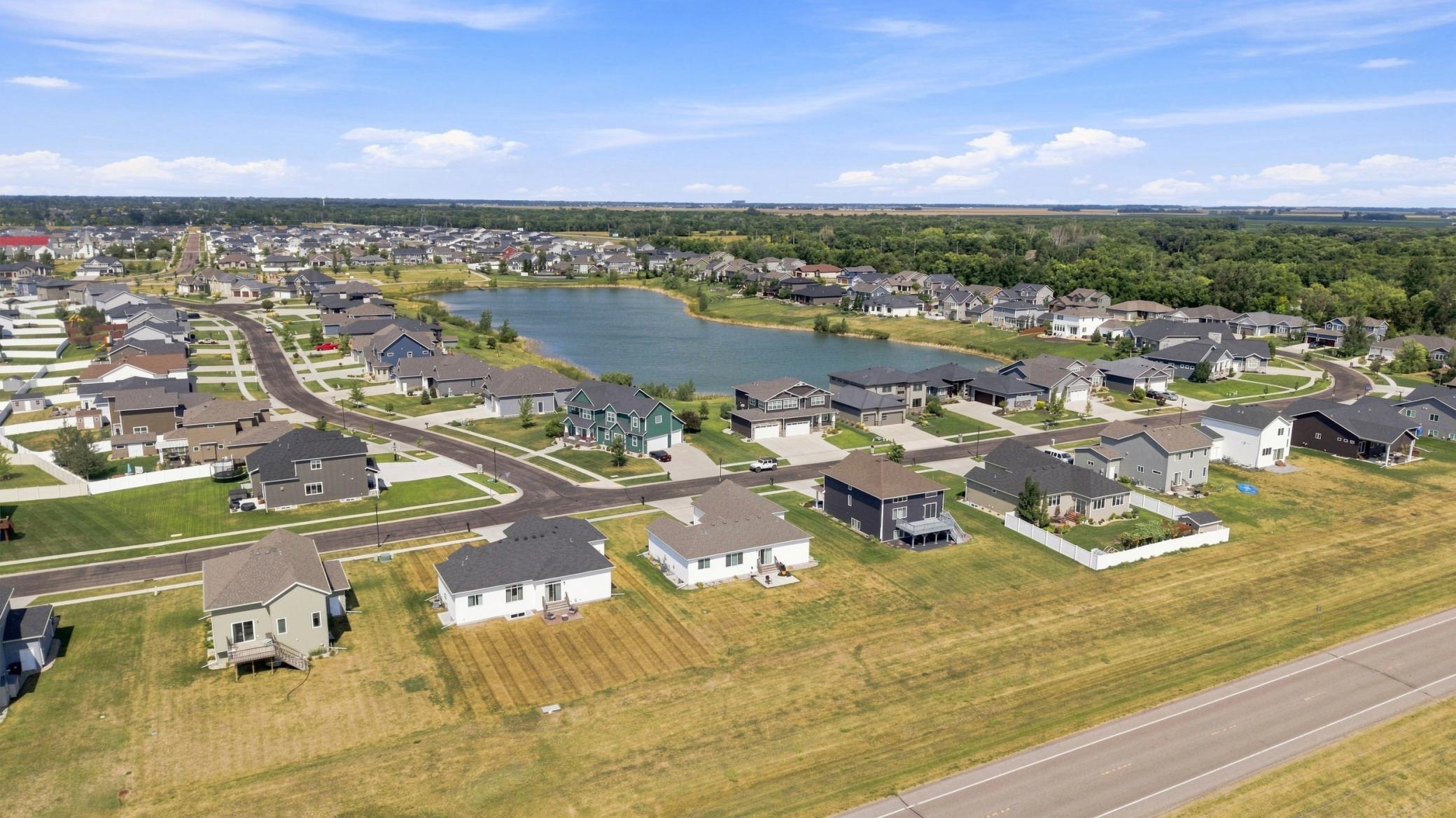 2020 single family home for sale at 1504 75th Avenue S in Fargo, ND — 3 bed, 2 bath (photo 3 of 36)