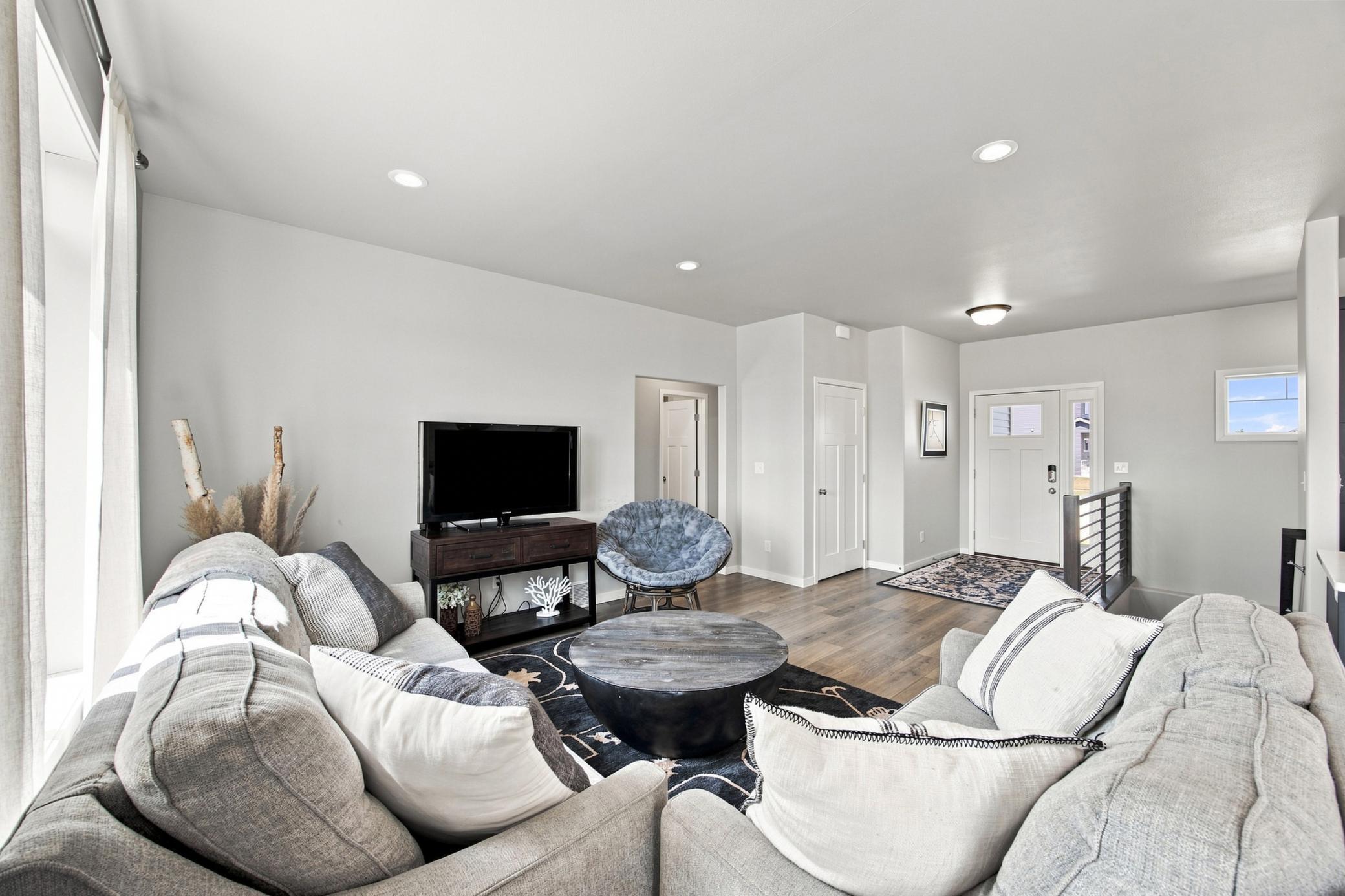 2020 single family home for sale at 1504 75th Avenue S in Fargo, ND — 3 bed, 2 bath (photo 9 of 36)