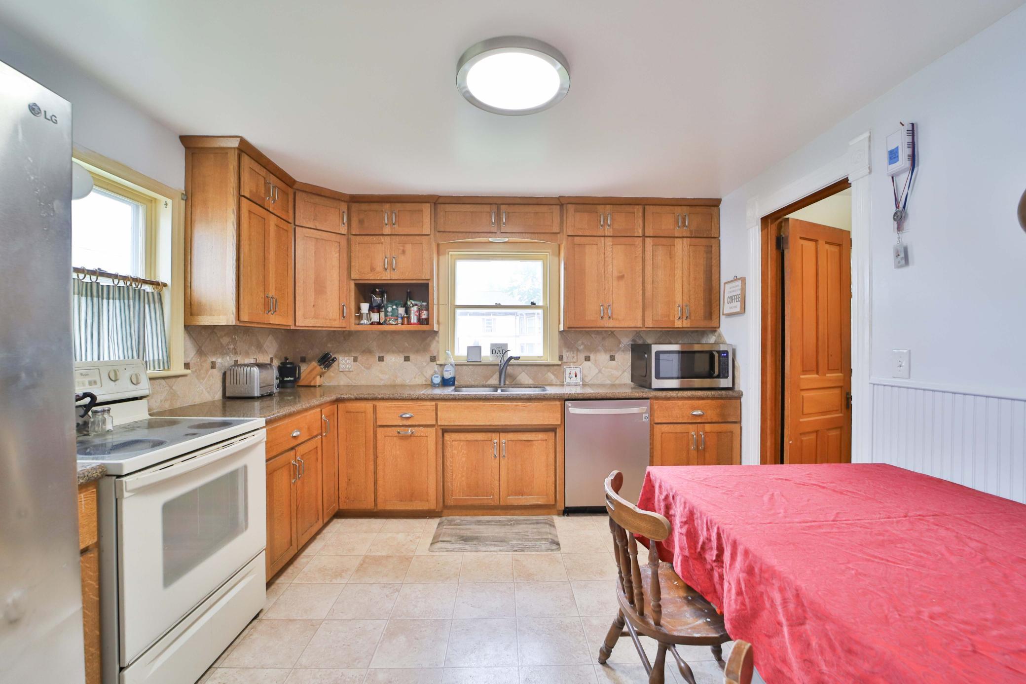 1896 single family home for sale at 123 Minnesota Avenue S in Aitkin, MN — 4 bed, 2 bath (photo 2 of 44)