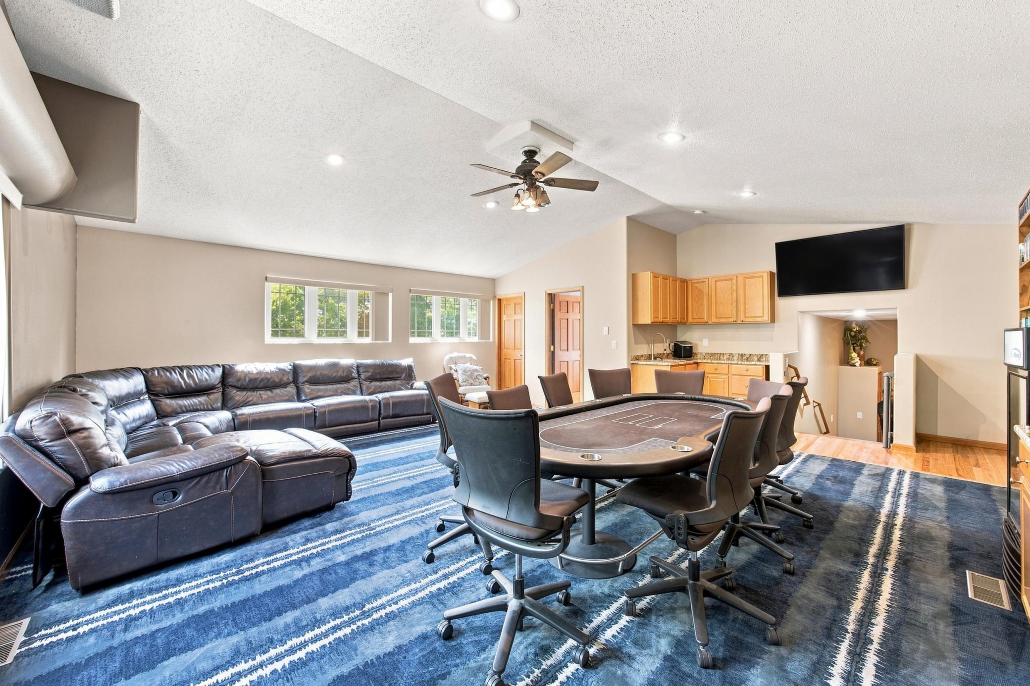 2002 single family home for sale at 754 Wyndemere Drive in West Fargo, ND — 5 bed, 5 bath (photo 16 of 43)