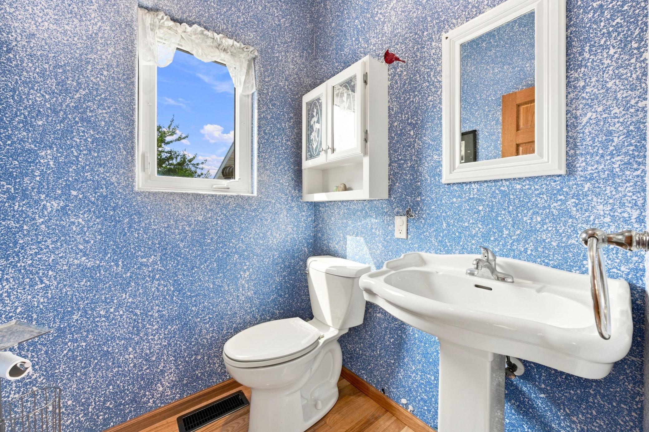 2002 single family home for sale at 754 Wyndemere Drive in West Fargo, ND — 5 bed, 5 bath (photo 18 of 43)