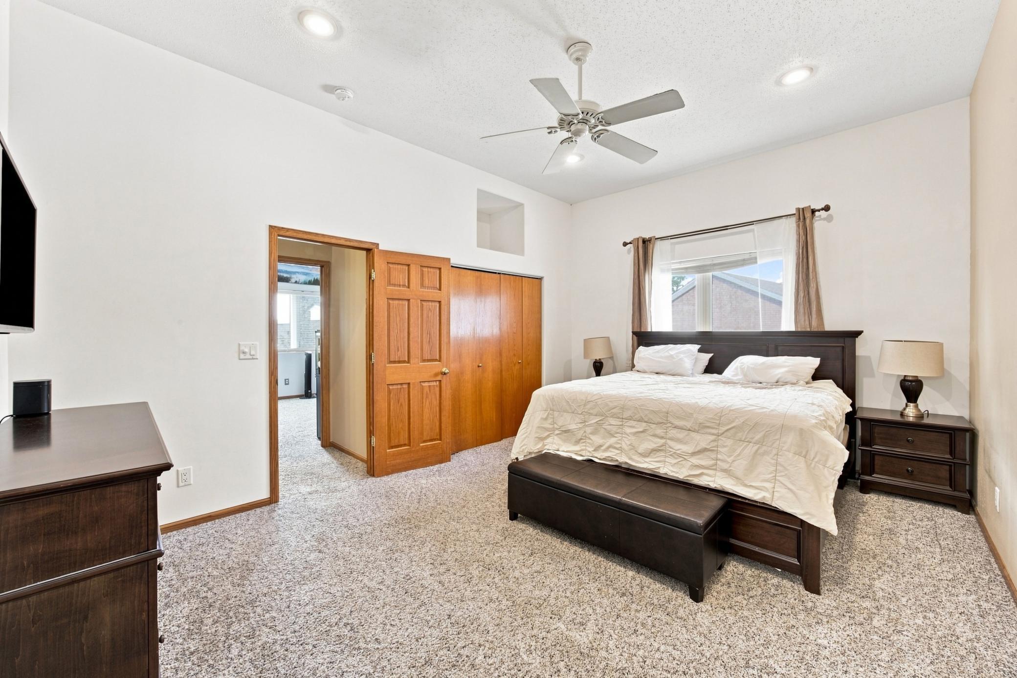 2002 single family home for sale at 754 Wyndemere Drive in West Fargo, ND — 5 bed, 5 bath (photo 21 of 43)