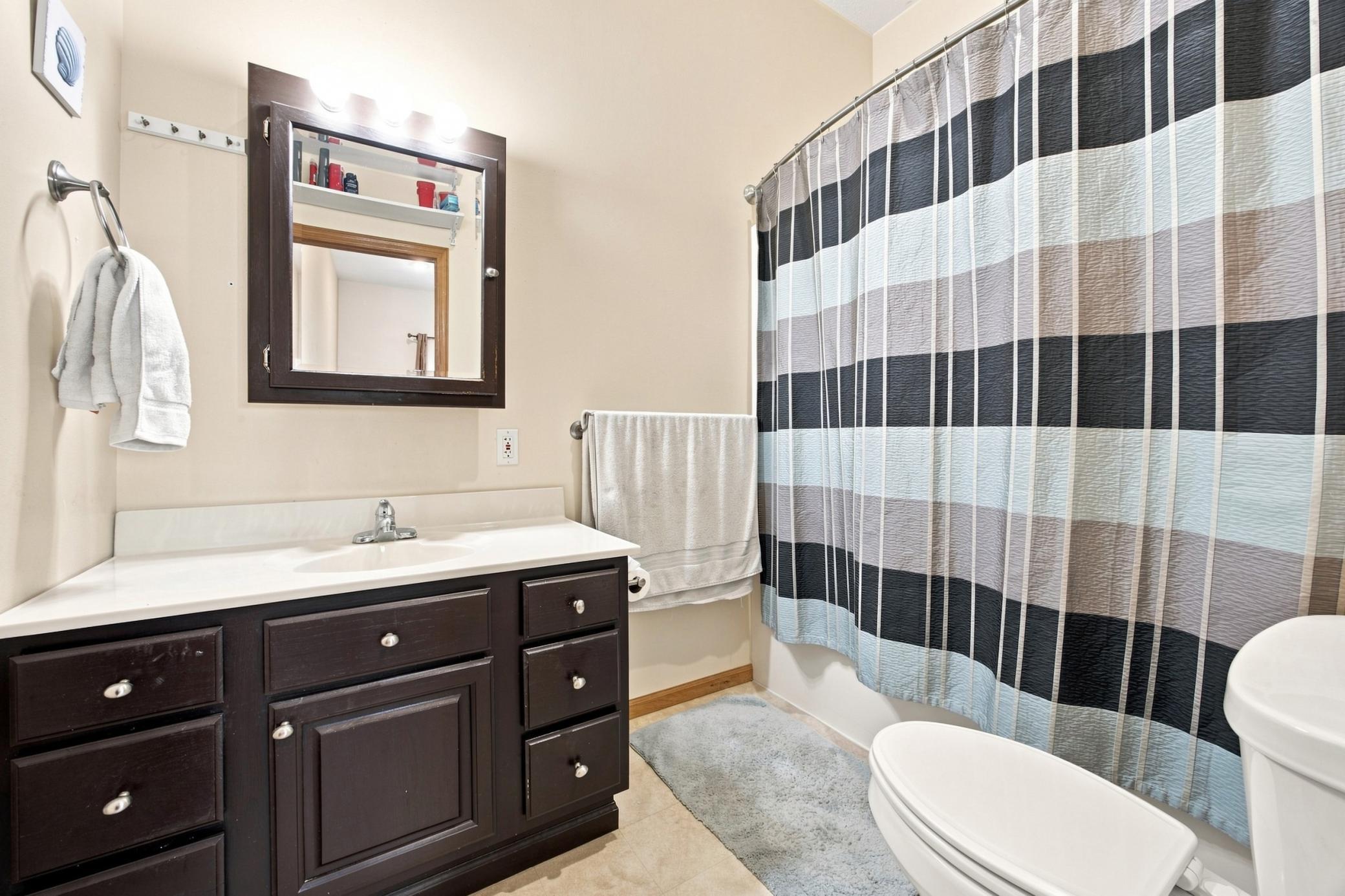 2002 single family home for sale at 754 Wyndemere Drive in West Fargo, ND — 5 bed, 5 bath (photo 22 of 43)