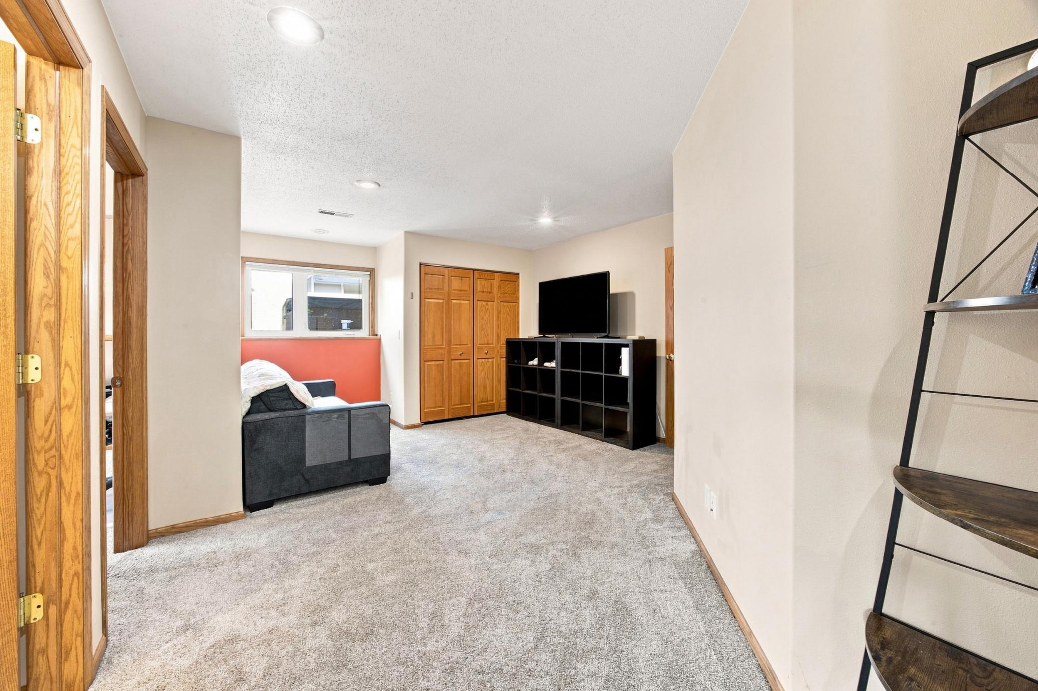 2002 single family home for sale at 754 Wyndemere Drive in West Fargo, ND — 5 bed, 5 bath (photo 28 of 43)