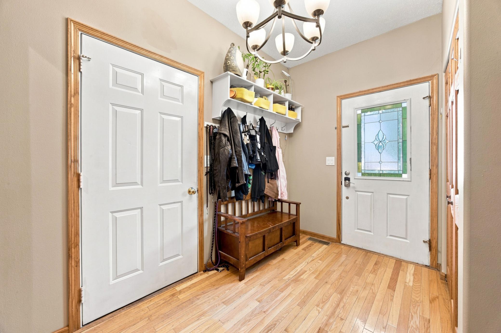 2002 single family home for sale at 754 Wyndemere Drive in West Fargo, ND — 5 bed, 5 bath (photo 4 of 43)