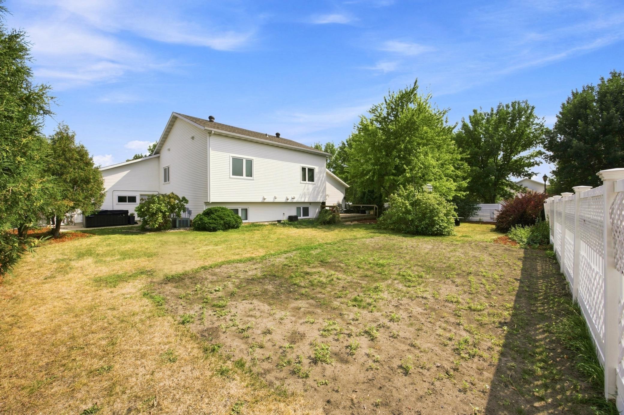2002 single family home for sale at 754 Wyndemere Drive in West Fargo, ND — 5 bed, 5 bath (photo 41 of 43)