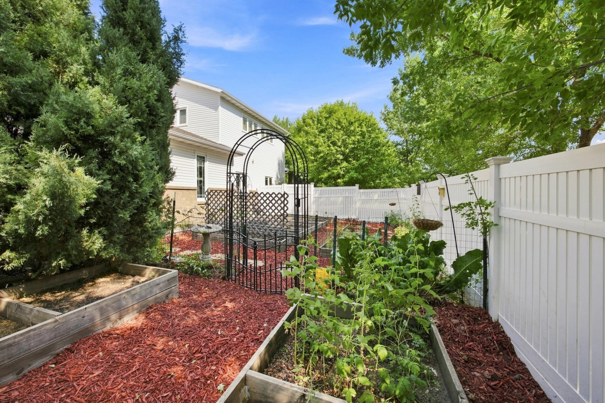 2002 single family home for sale at 754 Wyndemere Drive in West Fargo, ND — 5 bed, 5 bath (photo 43 of 43)