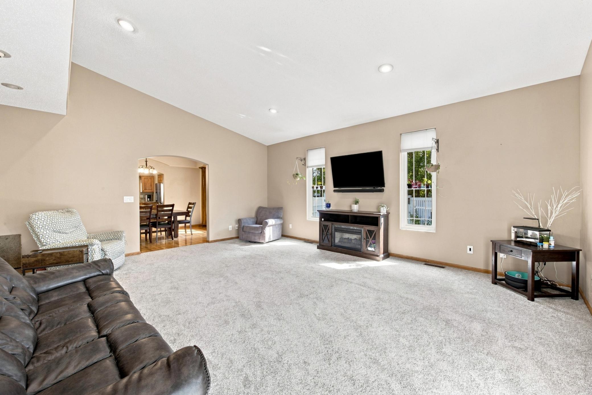 2002 single family home for sale at 754 Wyndemere Drive in West Fargo, ND — 5 bed, 5 bath (photo 7 of 43)