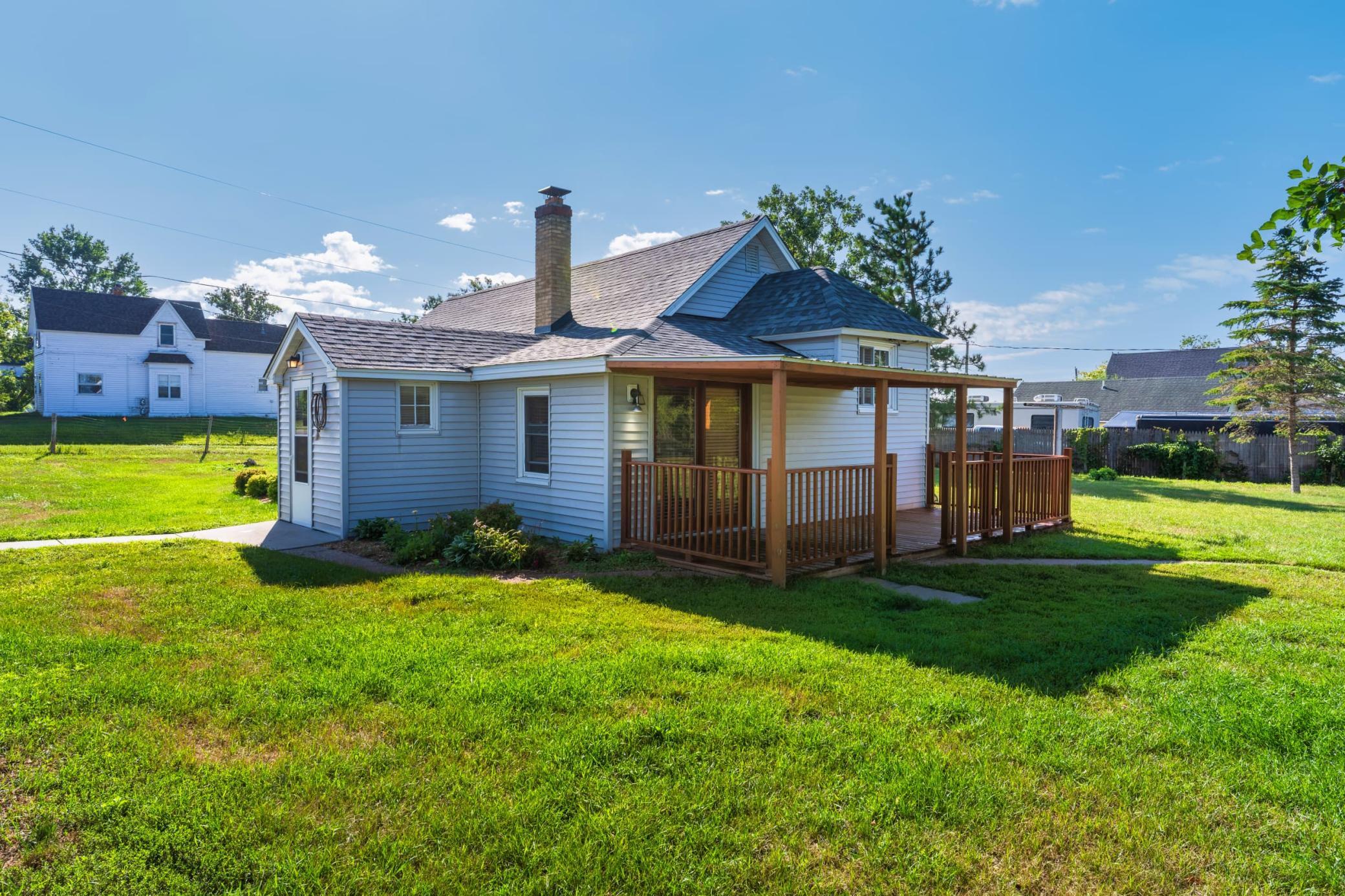 1920 single family home for sale at 203 Mississippi Avenue SW in Bemidji, MN — 3 bed, 1 bath (photo 2 of 22)