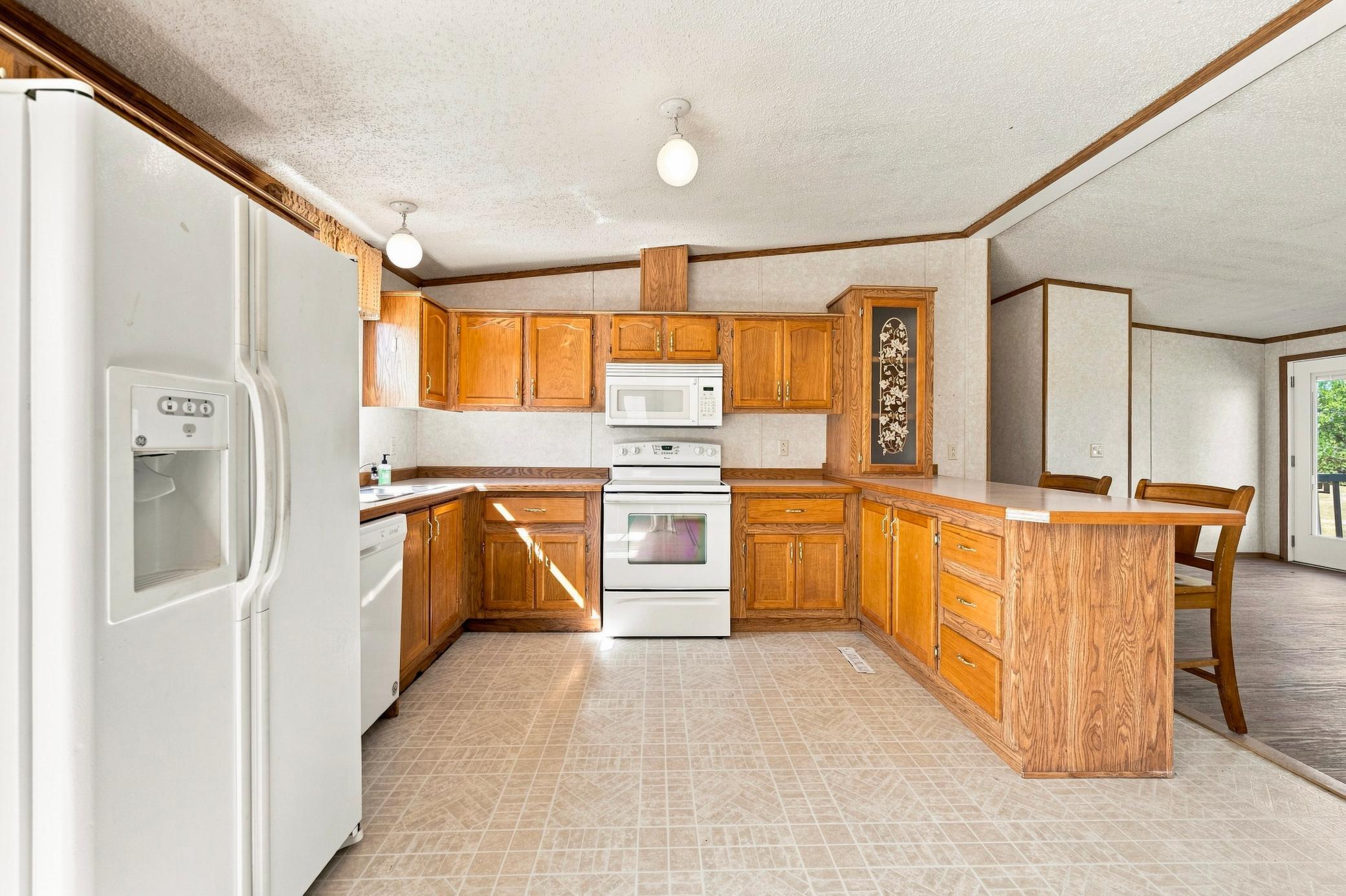 2003 single family home for sale at 1695 Sunset Access Road SE in Alexandria, MN — 3 bed, 2 bath (photo 11 of 50)