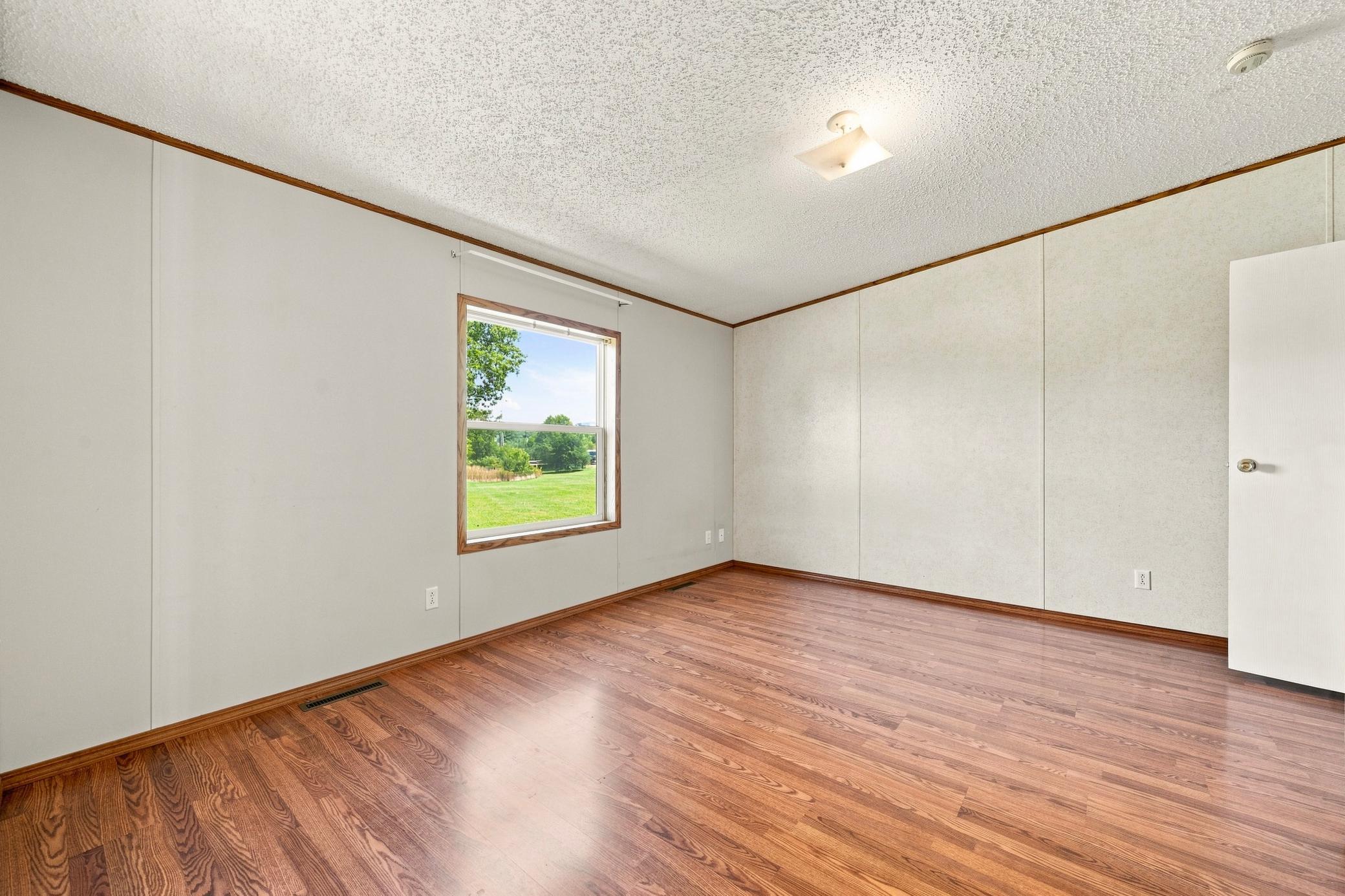 2003 single family home for sale at 1695 Sunset Access Road SE in Alexandria, MN — 3 bed, 2 bath (photo 15 of 50)