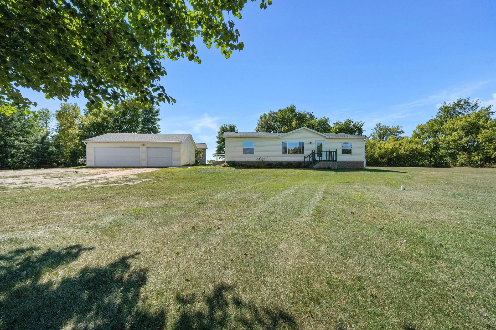 2003 single family home for sale at 1695 Sunset Access Road SE in Alexandria, MN — 3 bed, 2 bath (photo 3 of 50)