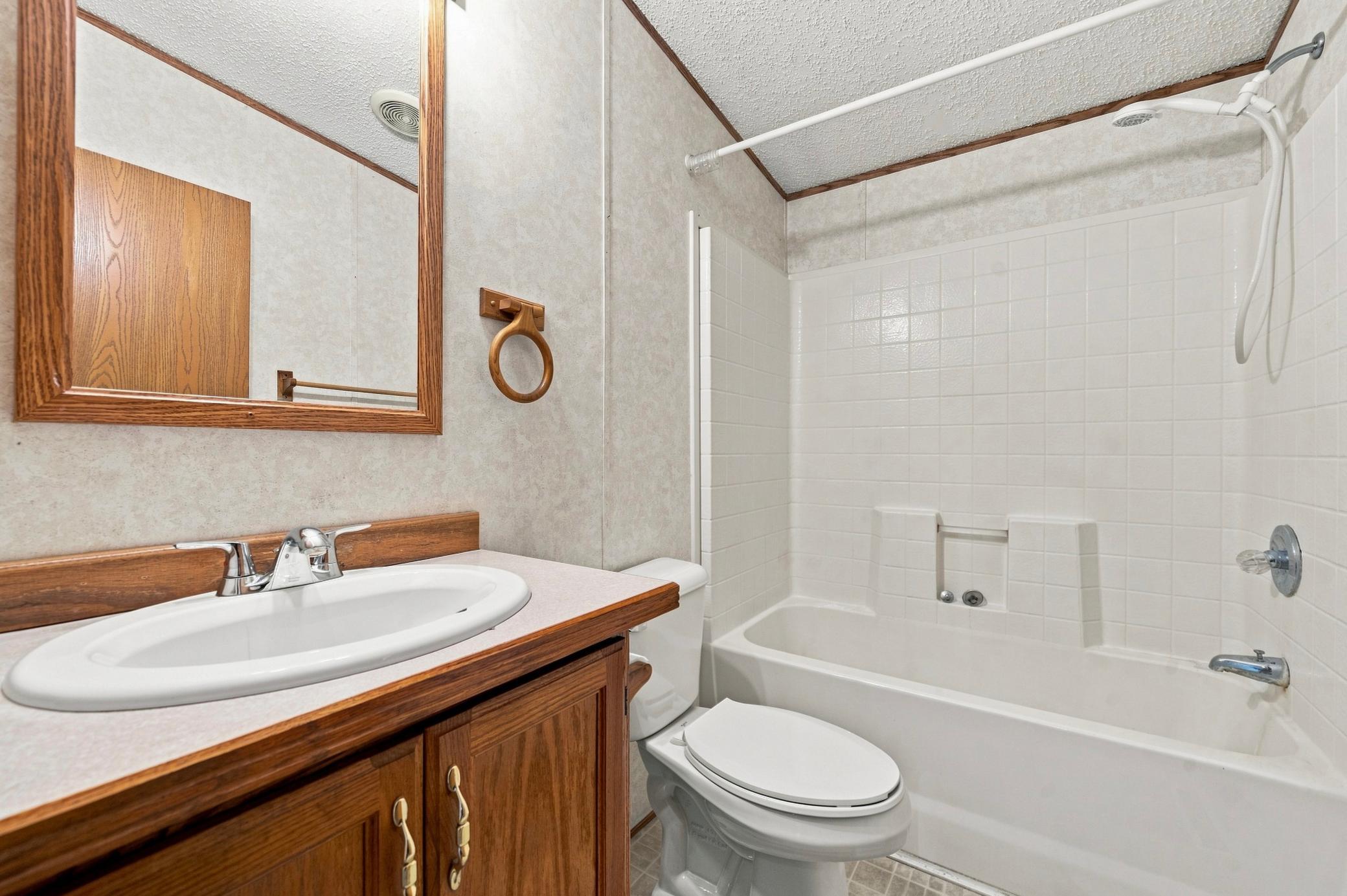 2003 single family home for sale at 1695 Sunset Access Road SE in Alexandria, MN — 3 bed, 2 bath (photo 22 of 50)