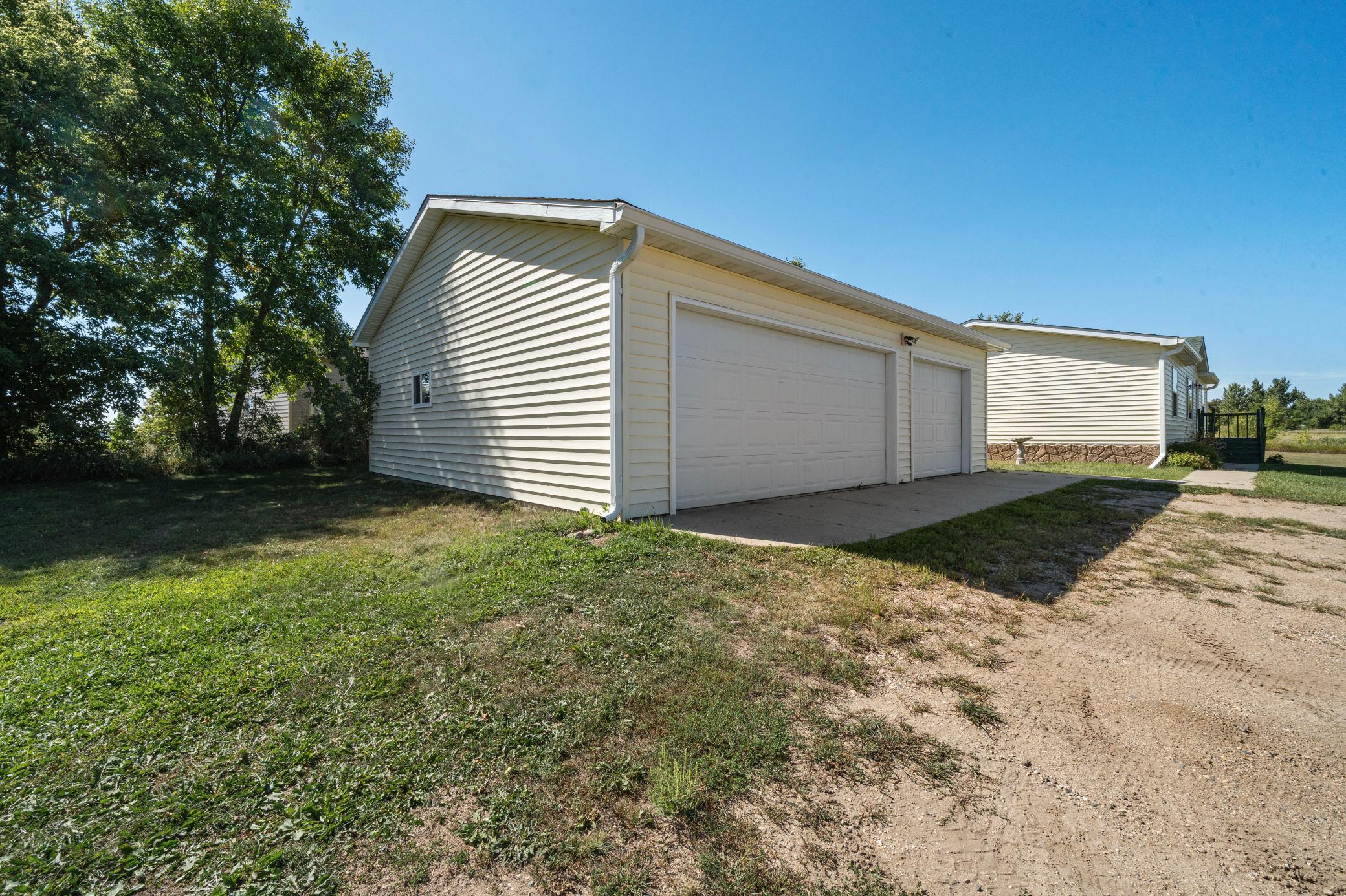 2003 single family home for sale at 1695 Sunset Access Road SE in Alexandria, MN — 3 bed, 2 bath (photo 31 of 50)