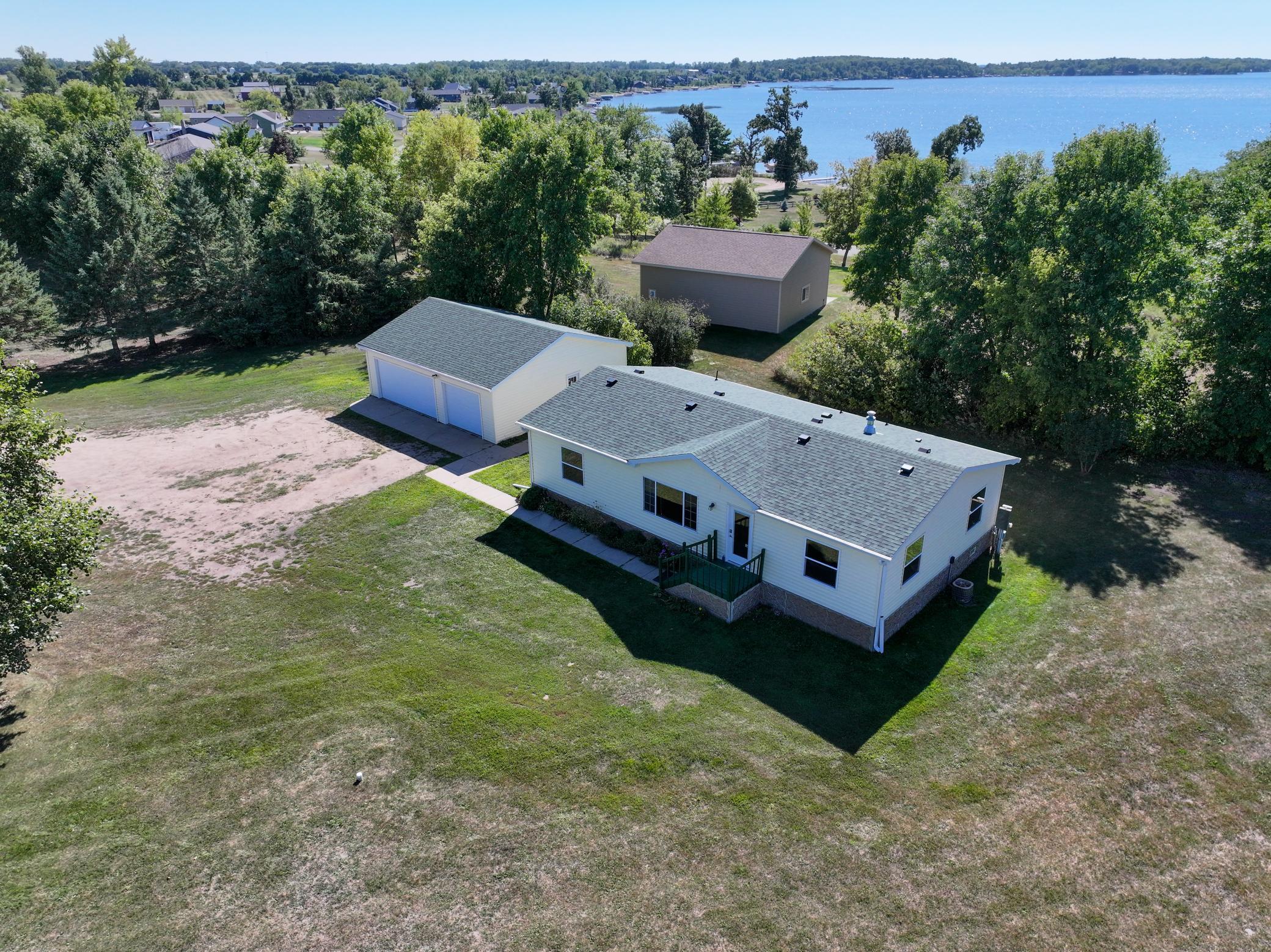 2003 single family home for sale at 1695 Sunset Access Road SE in Alexandria, MN — 3 bed, 2 bath (photo 34 of 50)