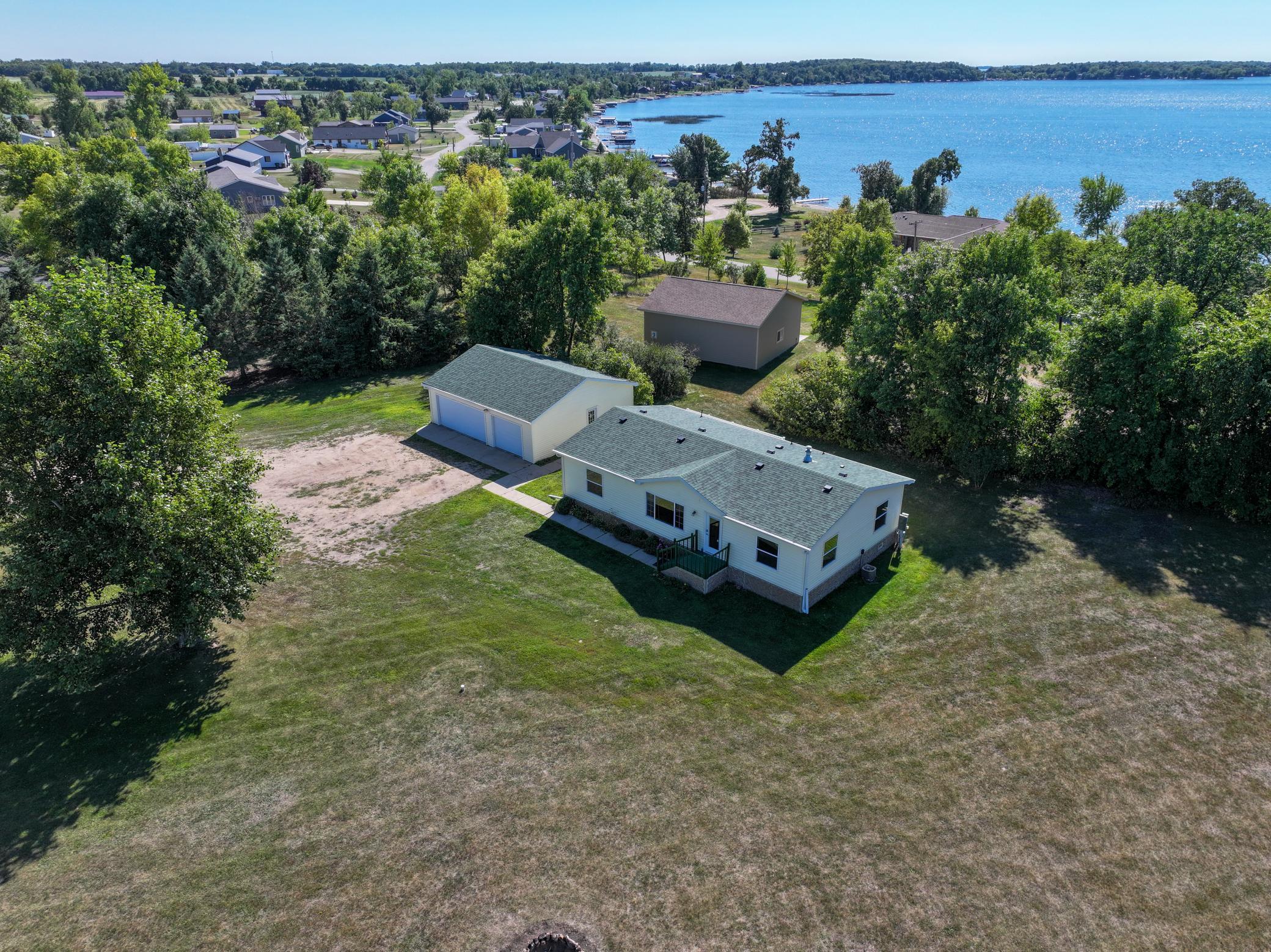 2003 single family home for sale at 1695 Sunset Access Road SE in Alexandria, MN — 3 bed, 2 bath (photo 39 of 50)