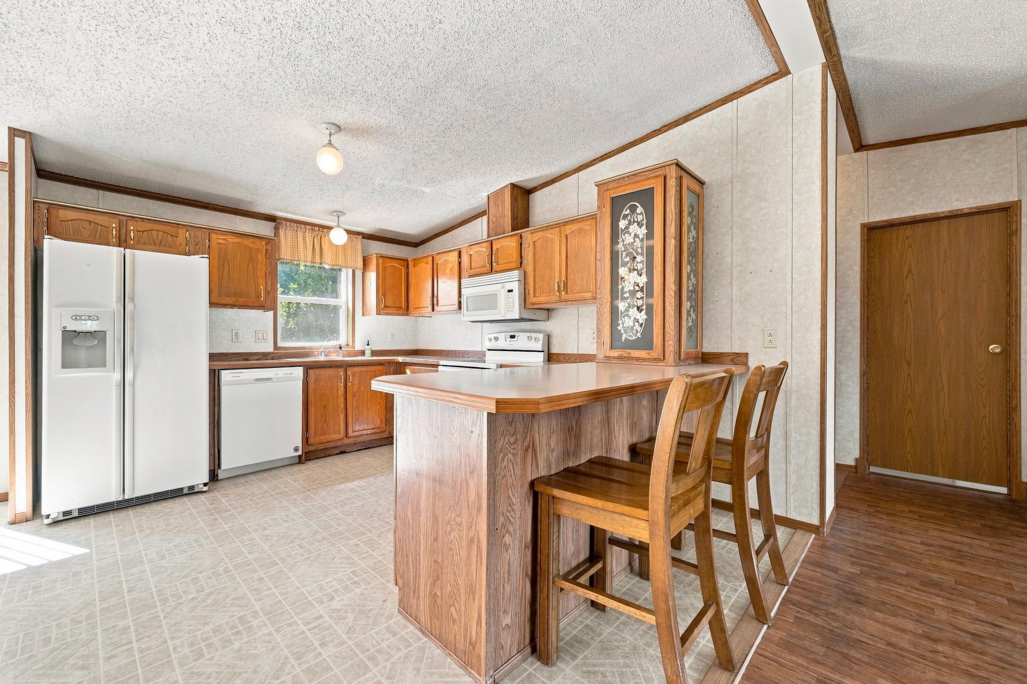 2003 single family home for sale at 1695 Sunset Access Road SE in Alexandria, MN — 3 bed, 2 bath (photo 8 of 50)