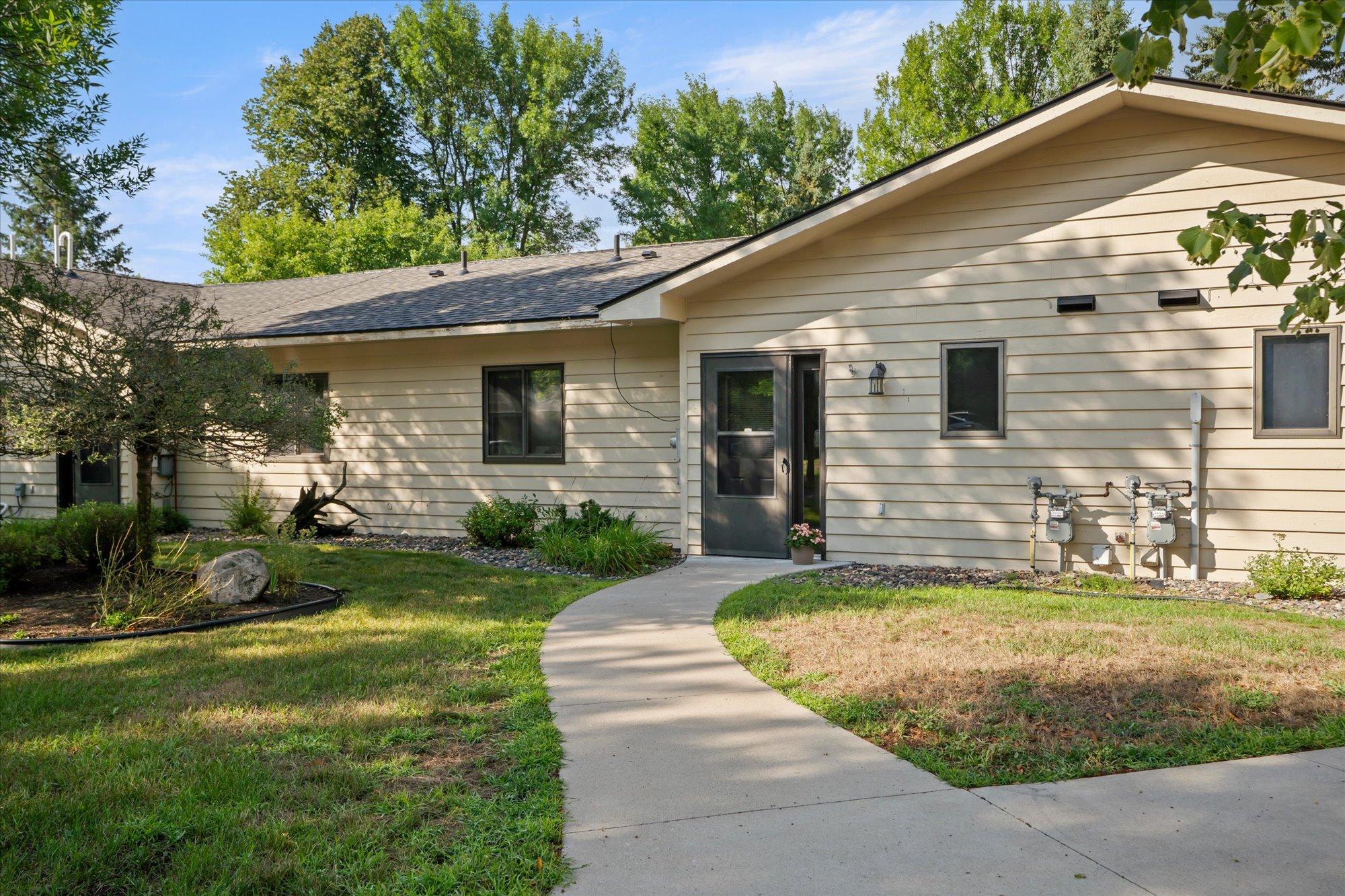1991 townhouse for sale at 35457 Riverwood Court, Unit 62 in Crosslake, MN — 2 bed, 1 bath (photo 2 of 40)