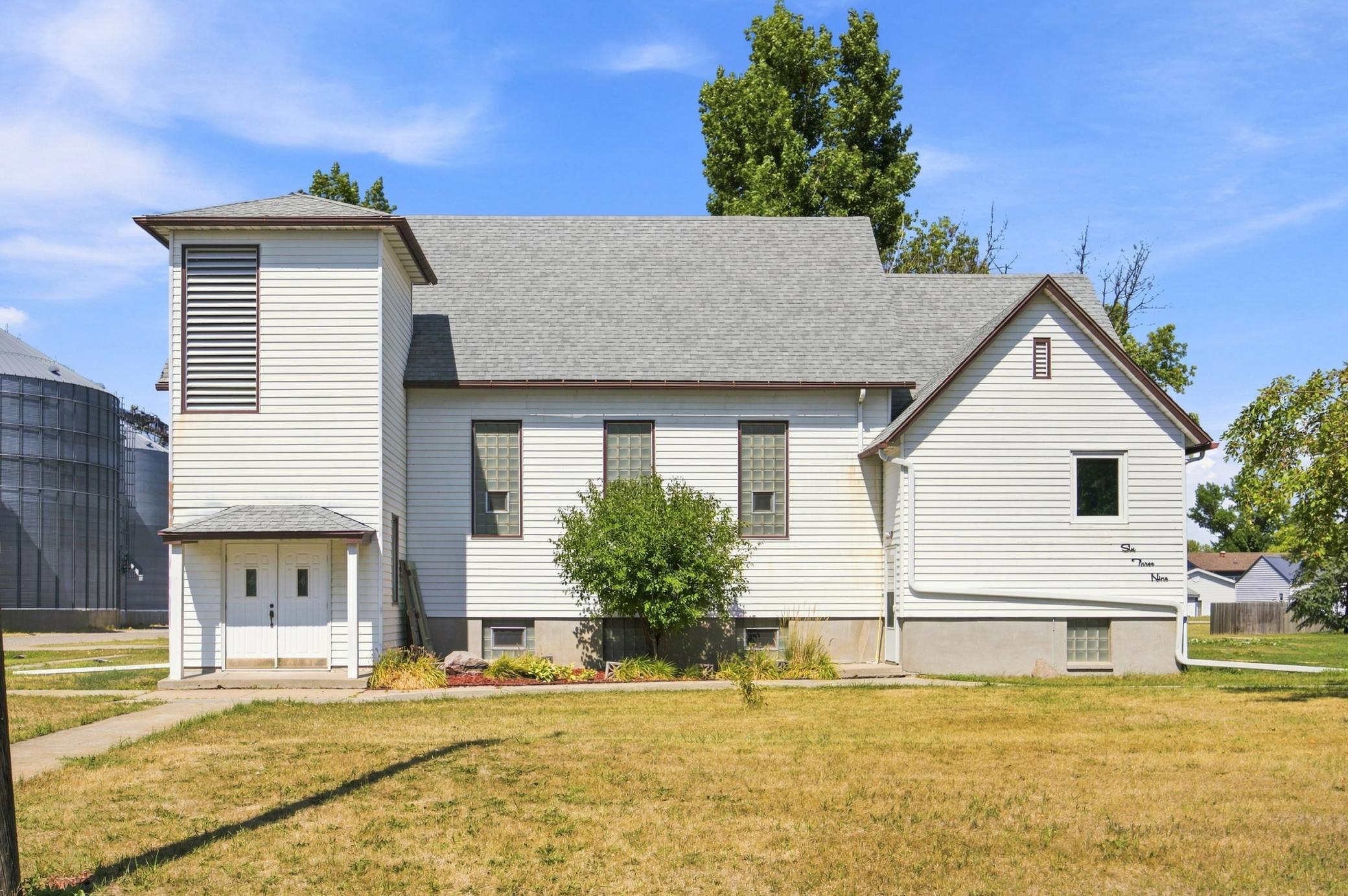 1960 single family home for sale at 639 Front Street in Gardner, ND — 1 bed, 1 bath (photo 3 of 25)