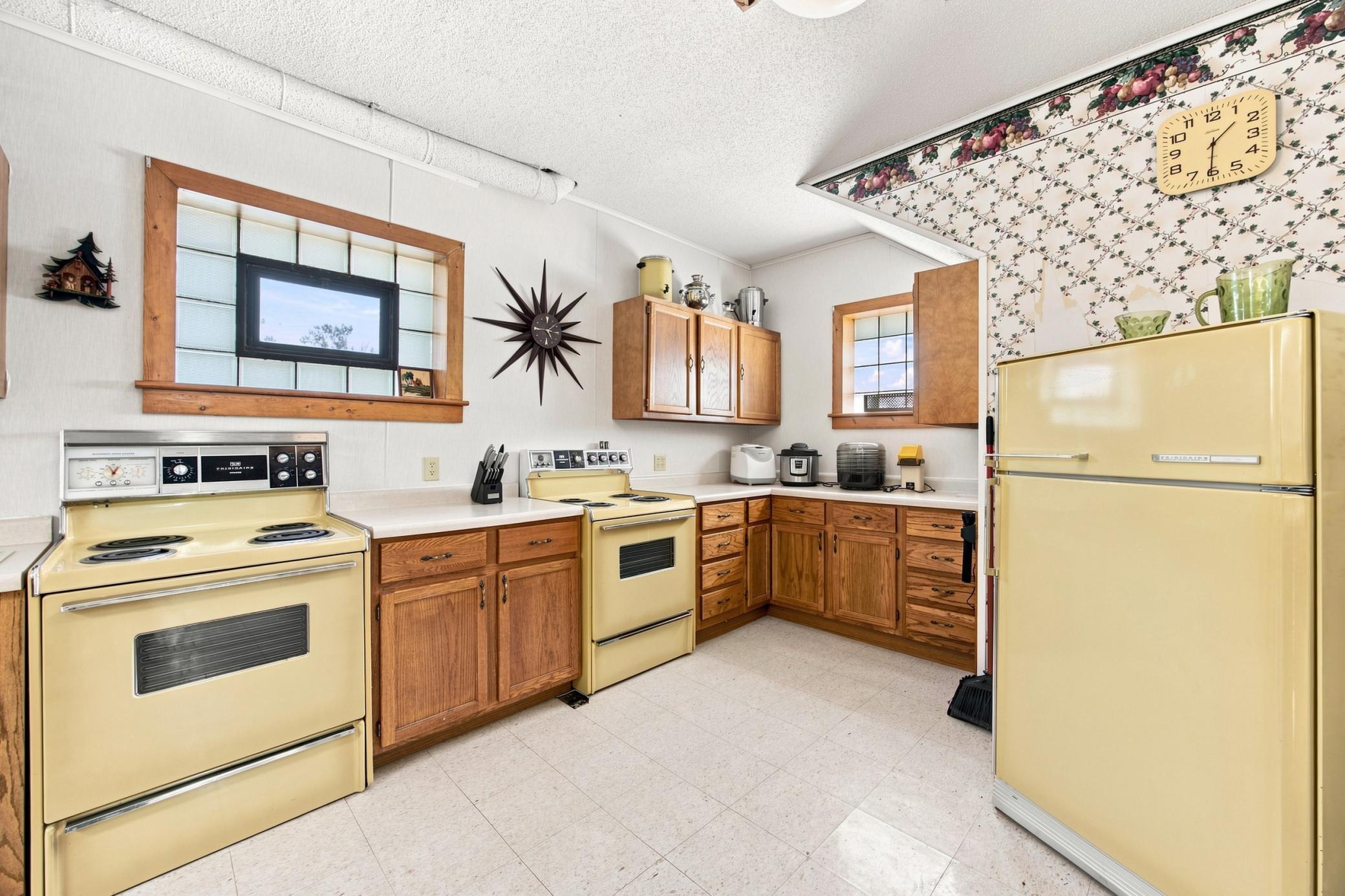 1960 single family home for sale at 639 Front Street in Gardner, ND — 1 bed, 1 bath (photo 9 of 25)