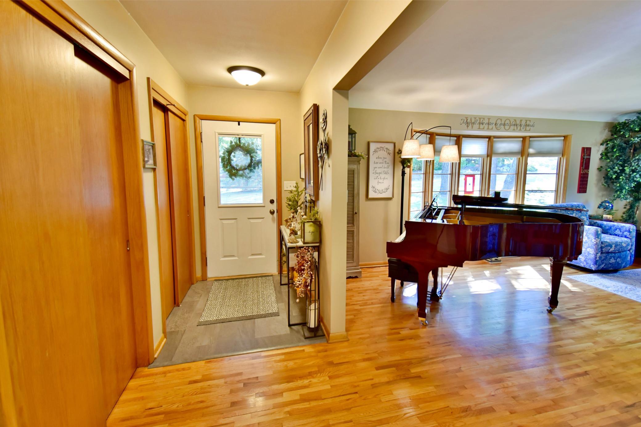 1958 single family home for sale at 800 Bryant Street in Alexandria, MN — 4 bed, 3 bath (photo 3 of 73)