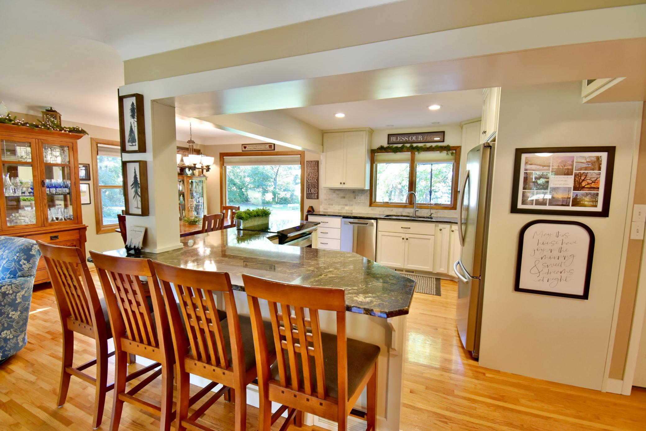 1958 single family home for sale at 800 Bryant Street in Alexandria, MN — 4 bed, 3 bath (photo 4 of 73)