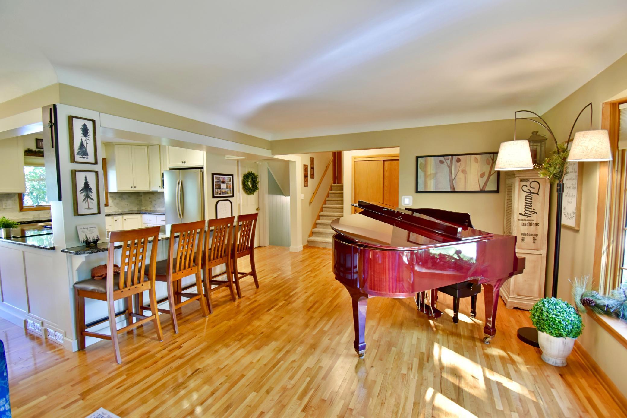 1958 single family home for sale at 800 Bryant Street in Alexandria, MN — 4 bed, 3 bath (photo 6 of 73)