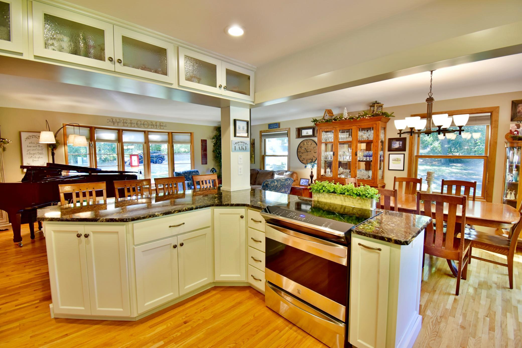 1958 single family home for sale at 800 Bryant Street in Alexandria, MN — 4 bed, 3 bath (photo 10 of 73)