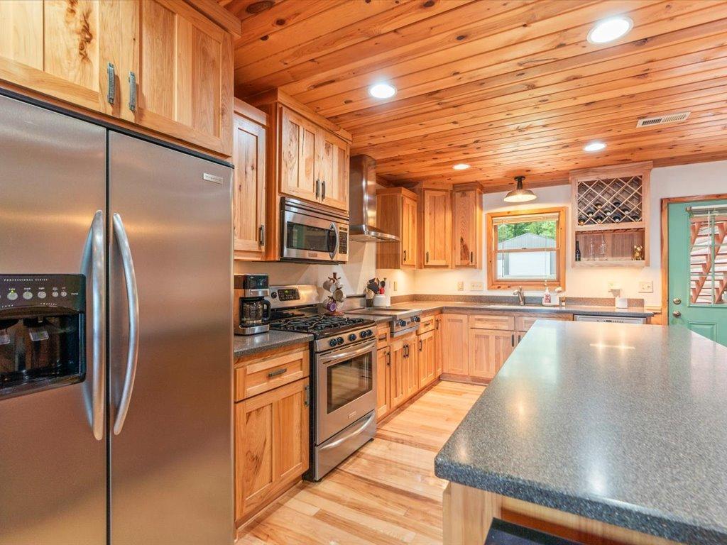 2001 single family home for sale at 49562 202nd Place in McGregor, MN — 3 bed, 3 bath (photo 17 of 41)