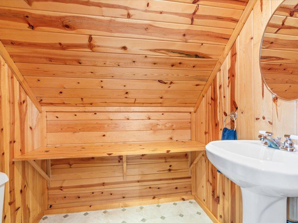 2001 single family home for sale at 49562 202nd Place in McGregor, MN — 3 bed, 3 bath (photo 32 of 41)