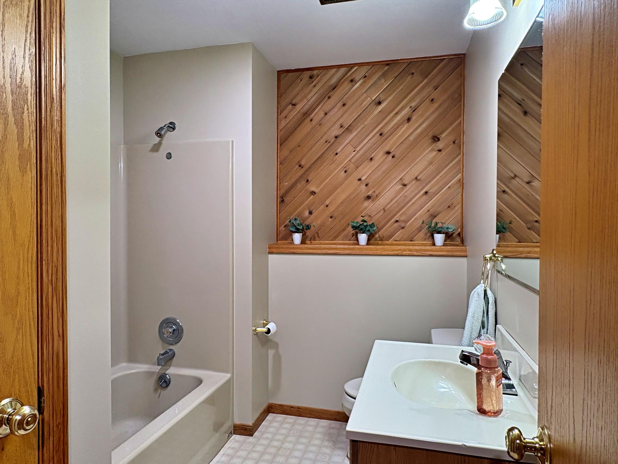 1977 single family home for sale at 16939 Dogwood Road in Park Rapids, MN — 4 bed, 2 bath (photo 19 of 34)