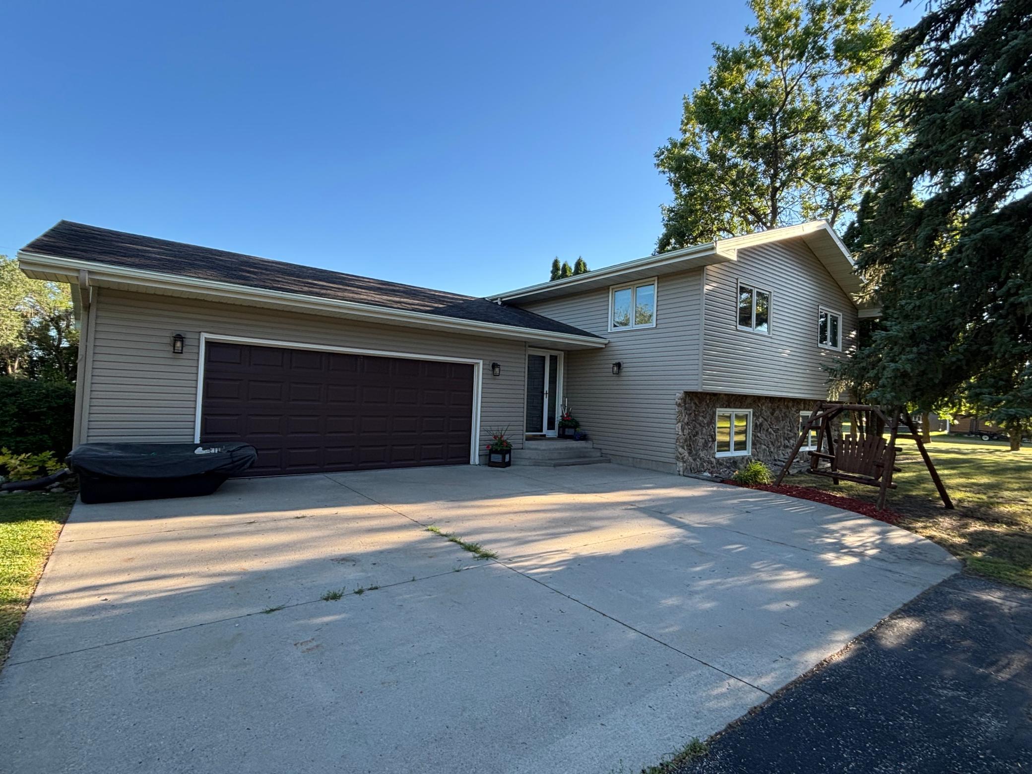 1977 single family home for sale at 14372 Riverbend Trail in Thief River Falls, MN — 4 bed, 2 bath (photo 2 of 44)